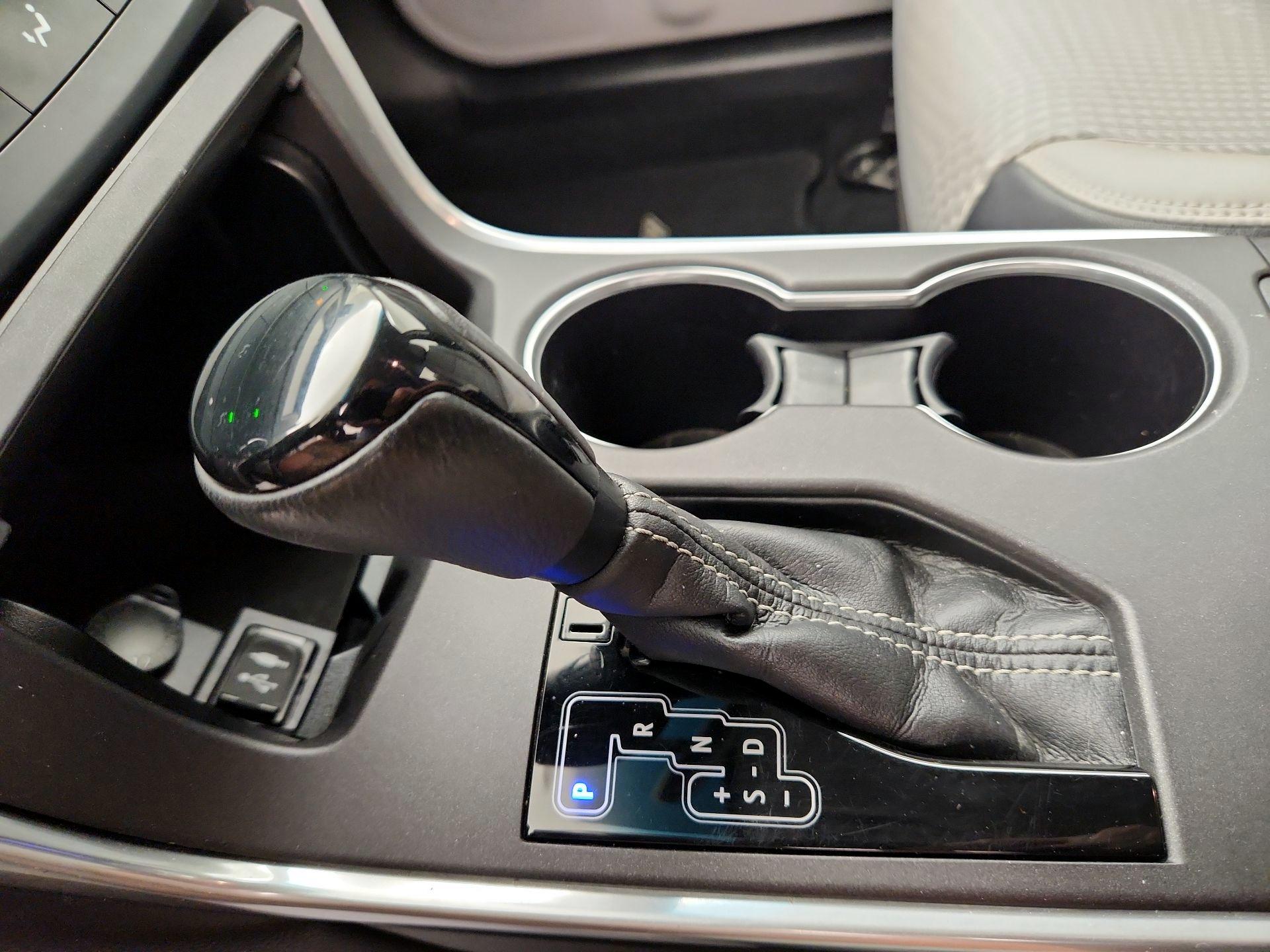 Thumbnail: 2015 Toyota Camry - 17