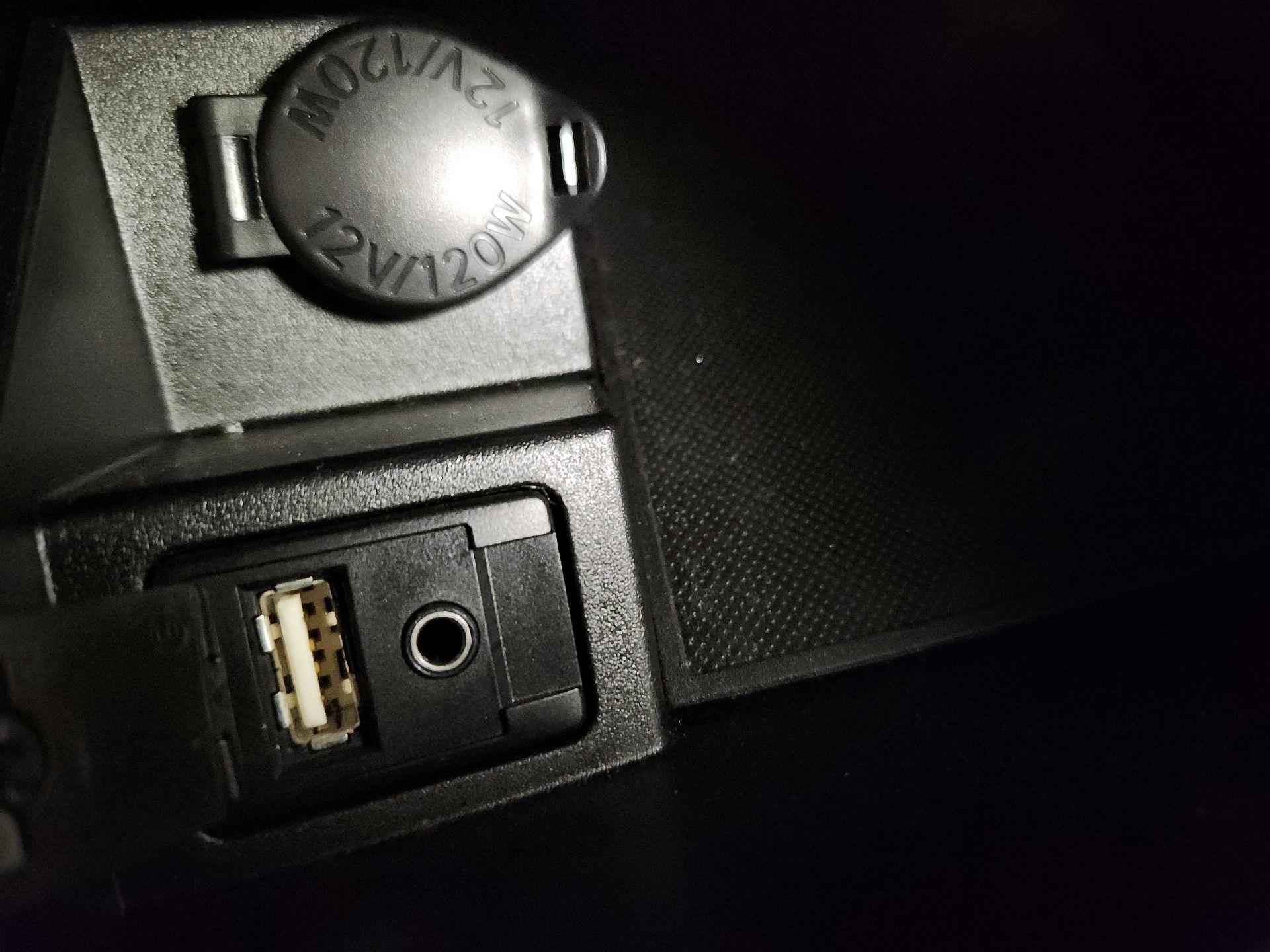 Thumbnail: 2015 Toyota Camry - 18