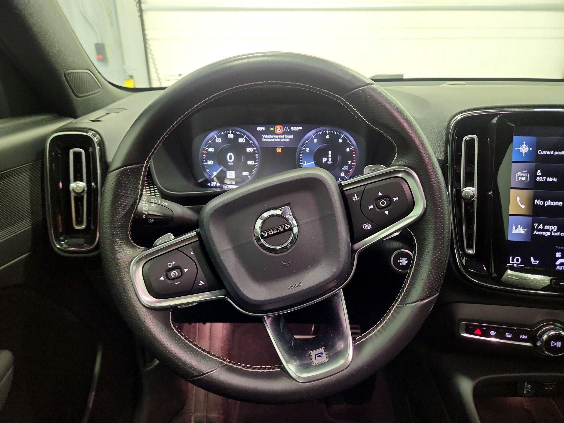 Thumbnail: 2020 Volvo XC40 - 10