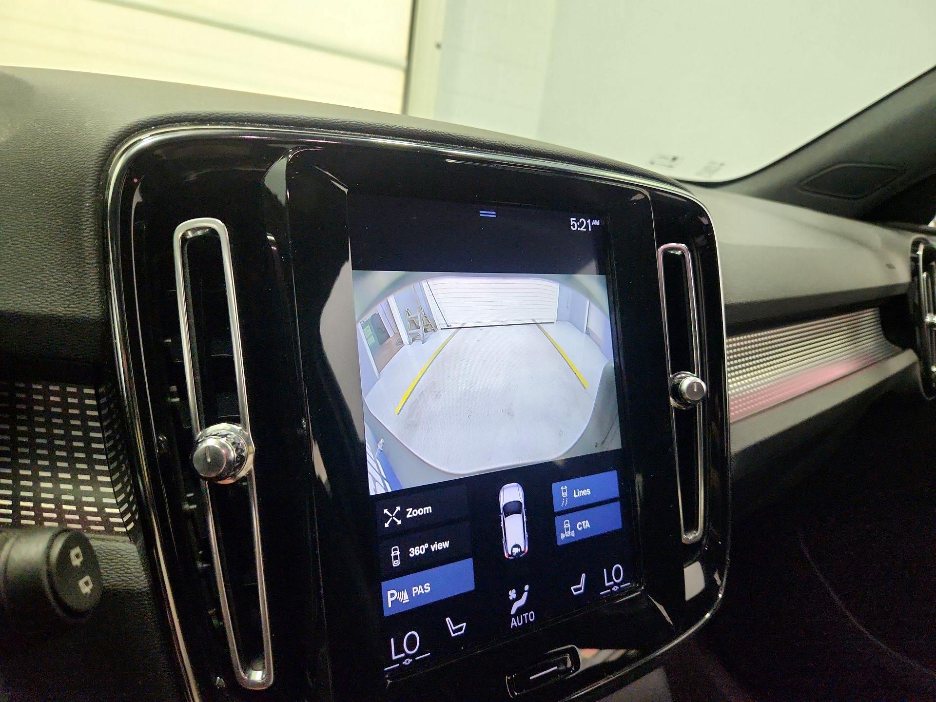 Thumbnail: 2020 Volvo XC40 - 14