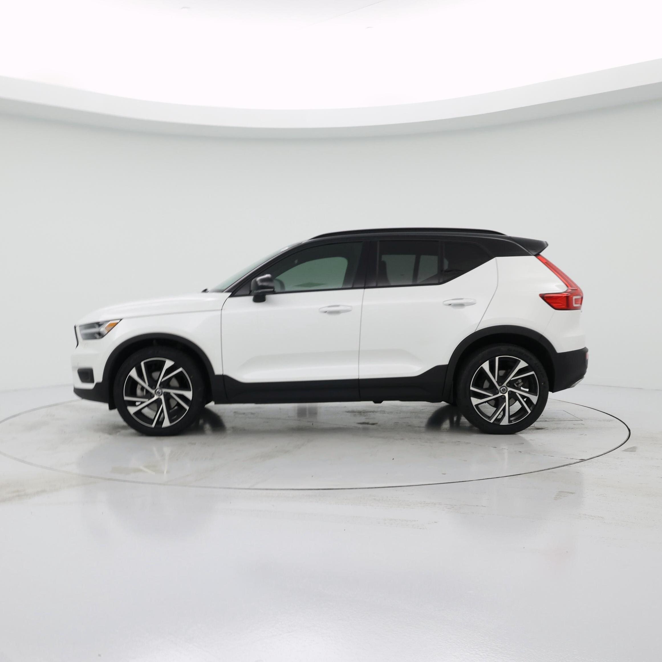 Thumbnail: 2020 Volvo XC40 - 3