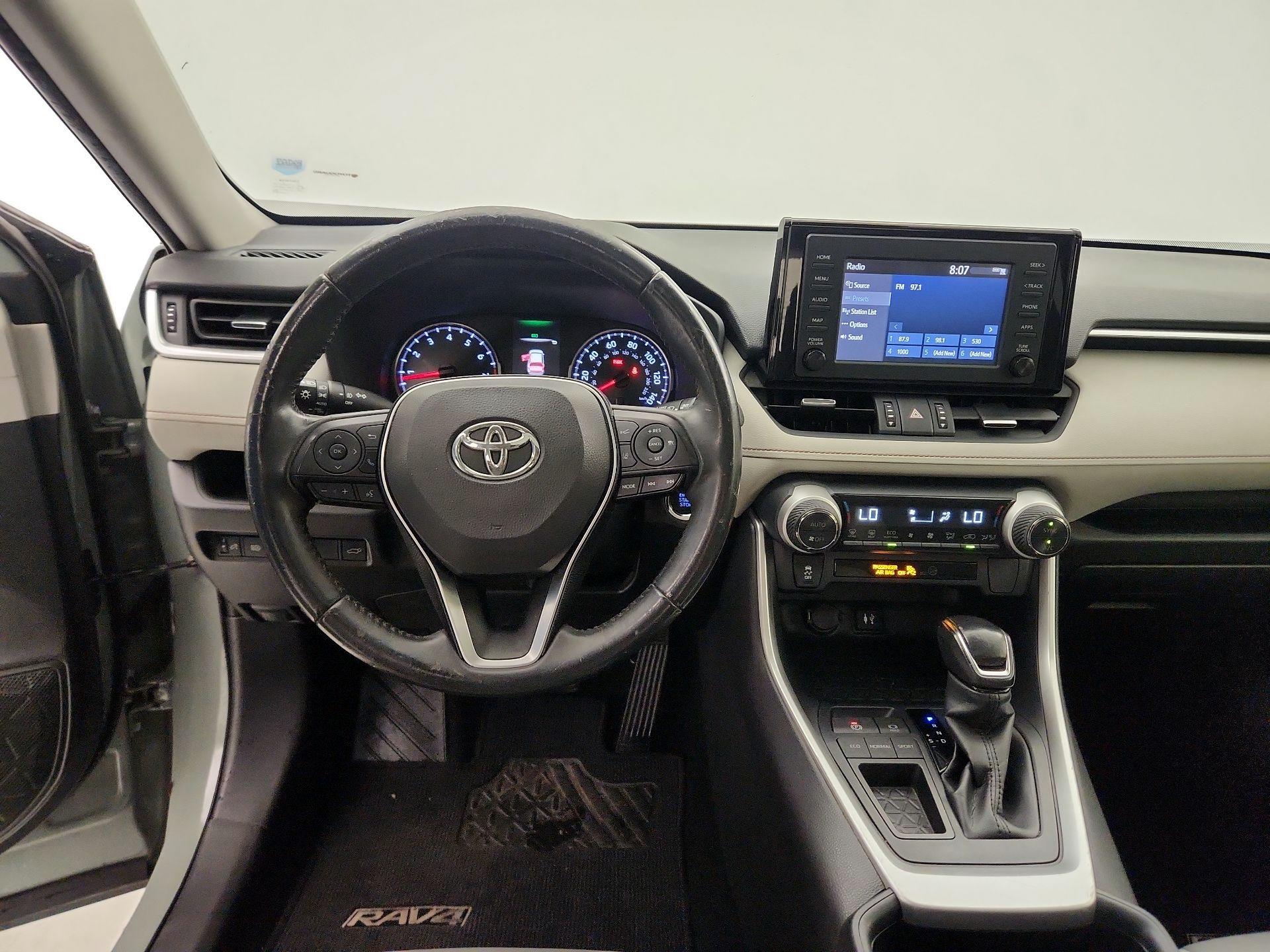 Thumbnail: 2019 Toyota RAV4 - 9