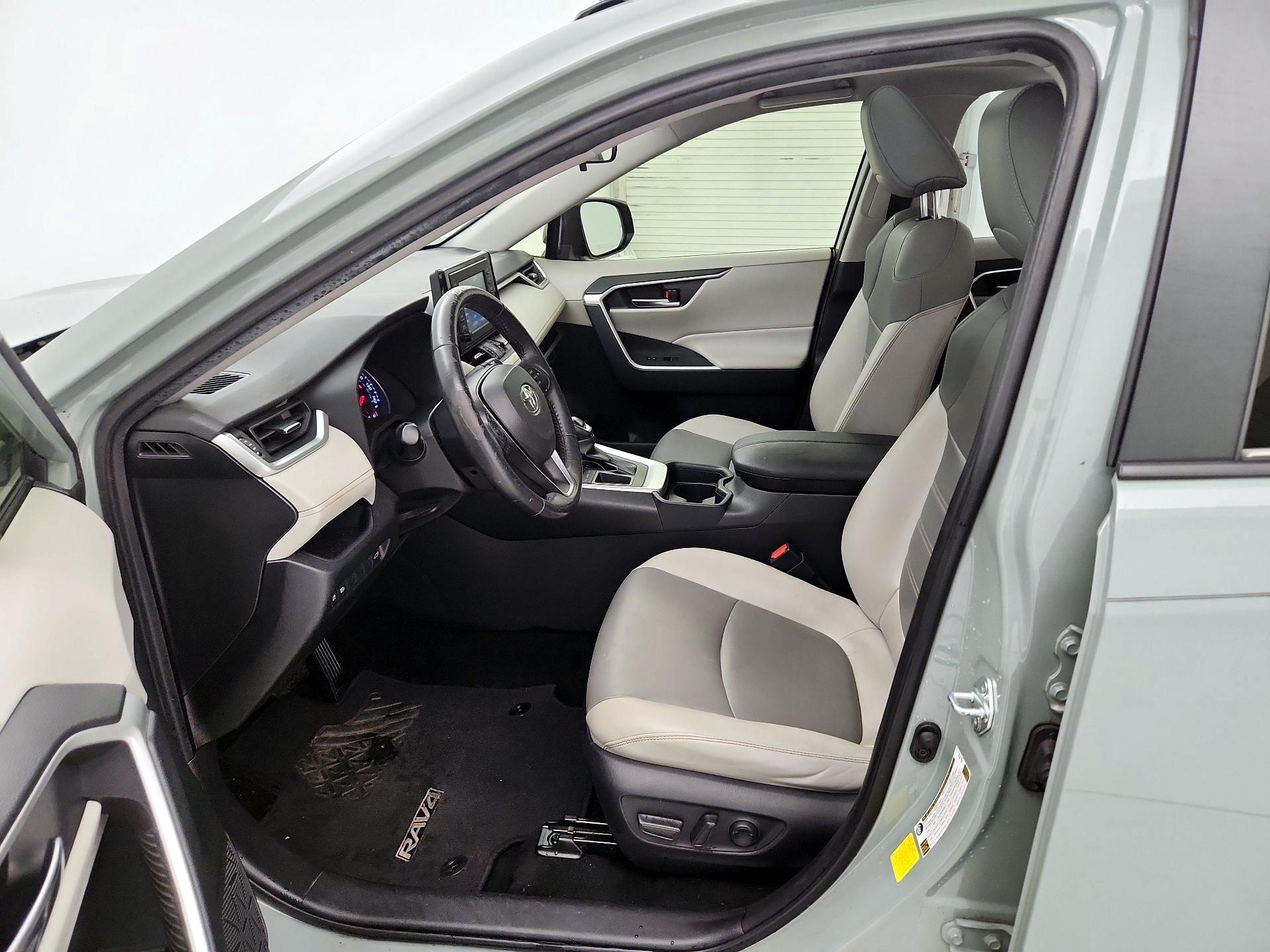 Thumbnail: 2019 Toyota RAV4 - 11
