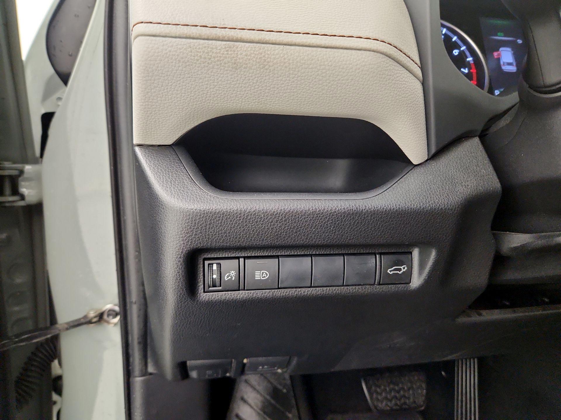 Thumbnail: 2019 Toyota RAV4 - 13