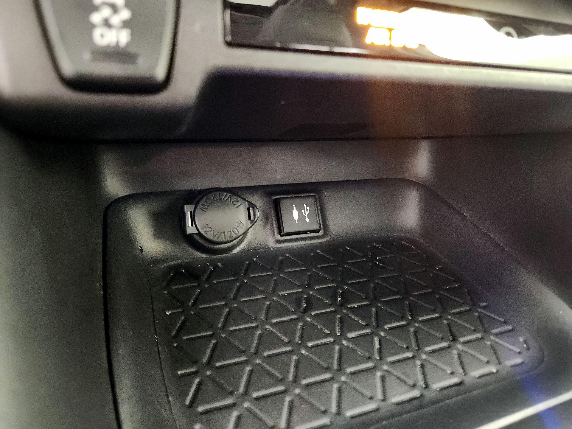 Thumbnail: 2019 Toyota RAV4 - 18