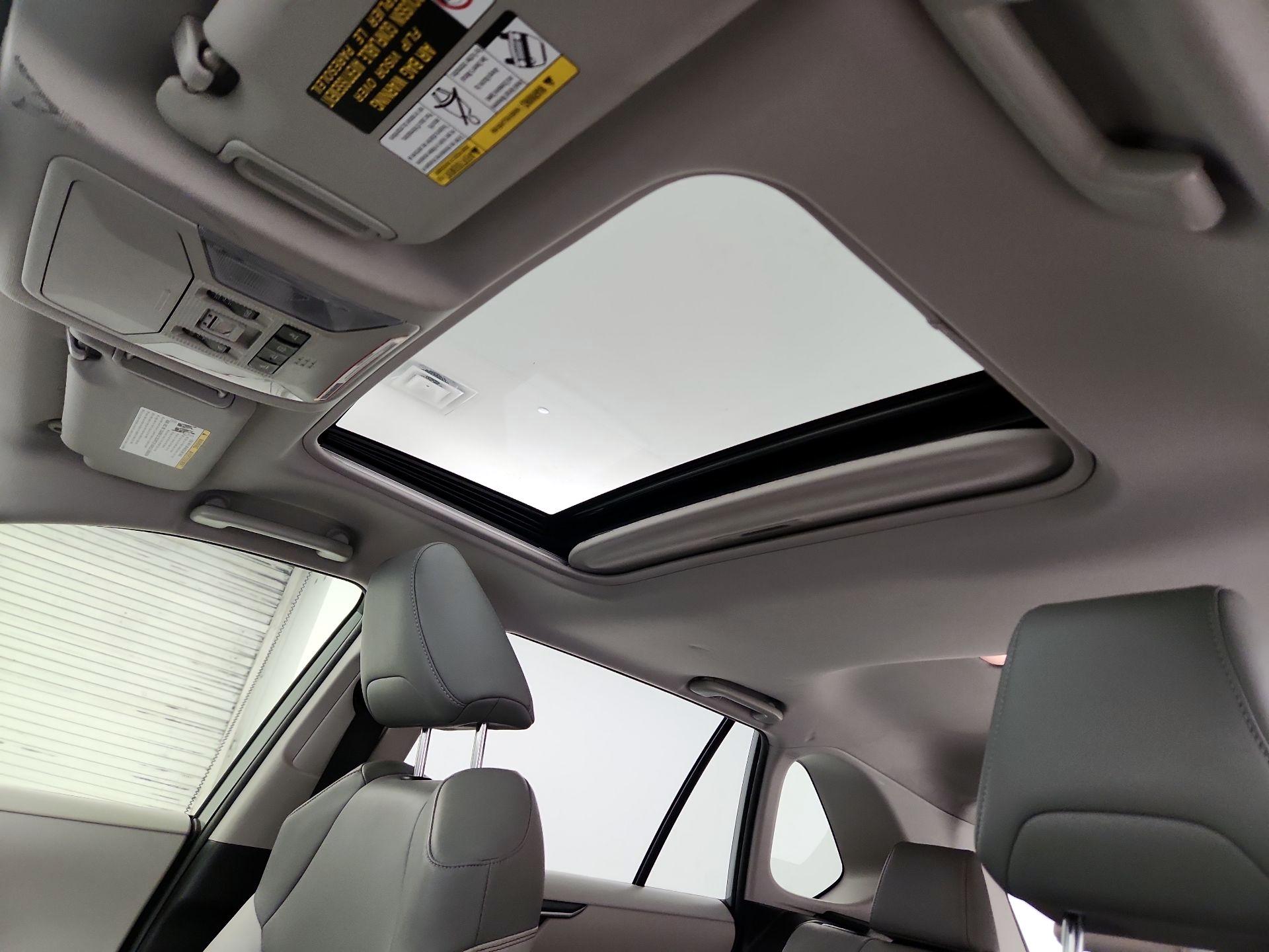 Thumbnail: 2019 Toyota RAV4 - 19