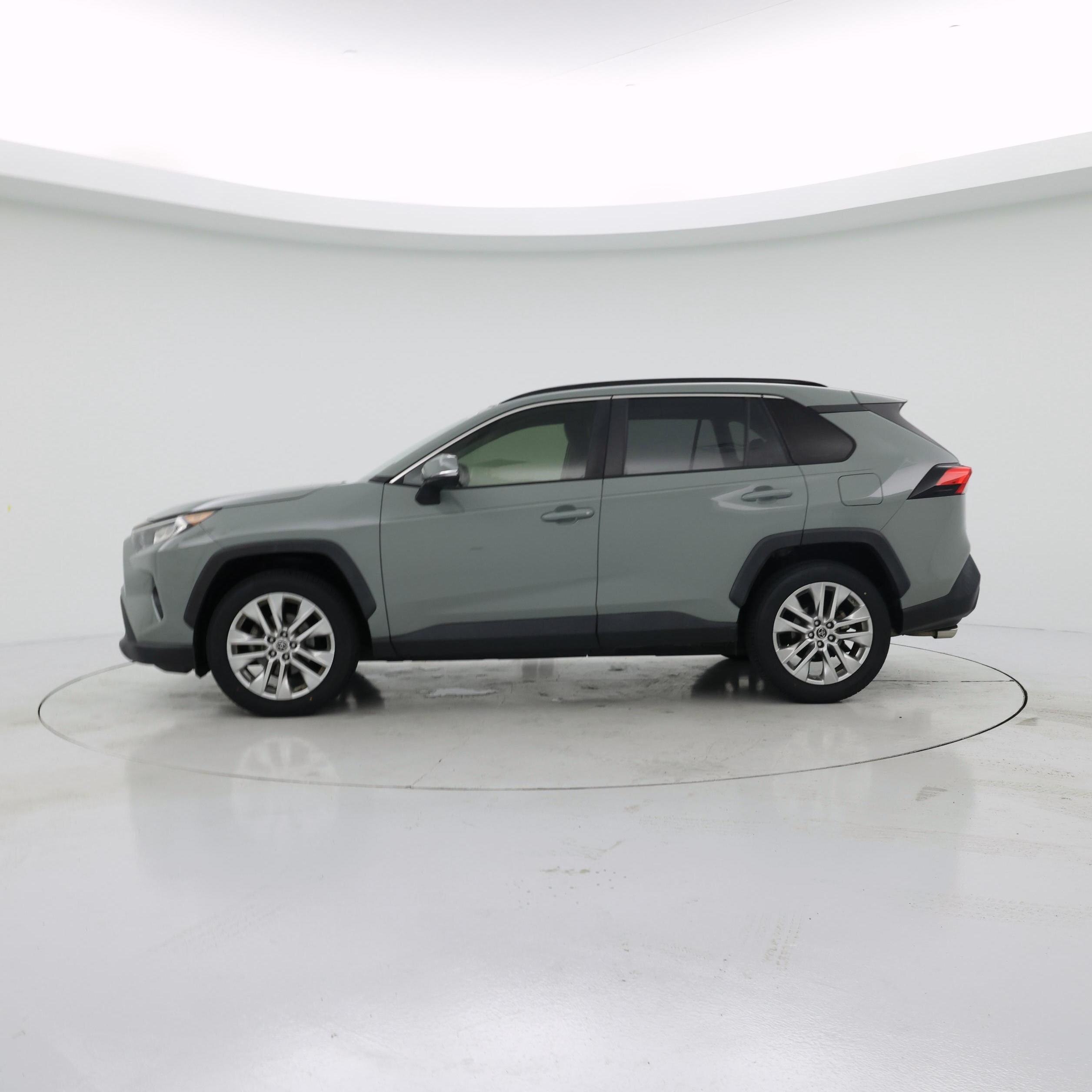 Thumbnail: 2019 Toyota RAV4 - 3