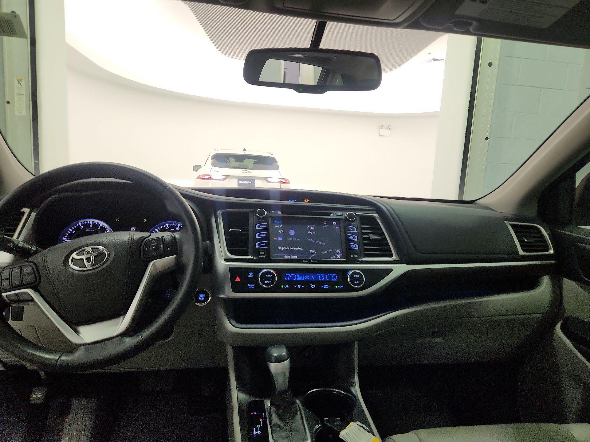 Thumbnail: 2015 Toyota Highlander - 9