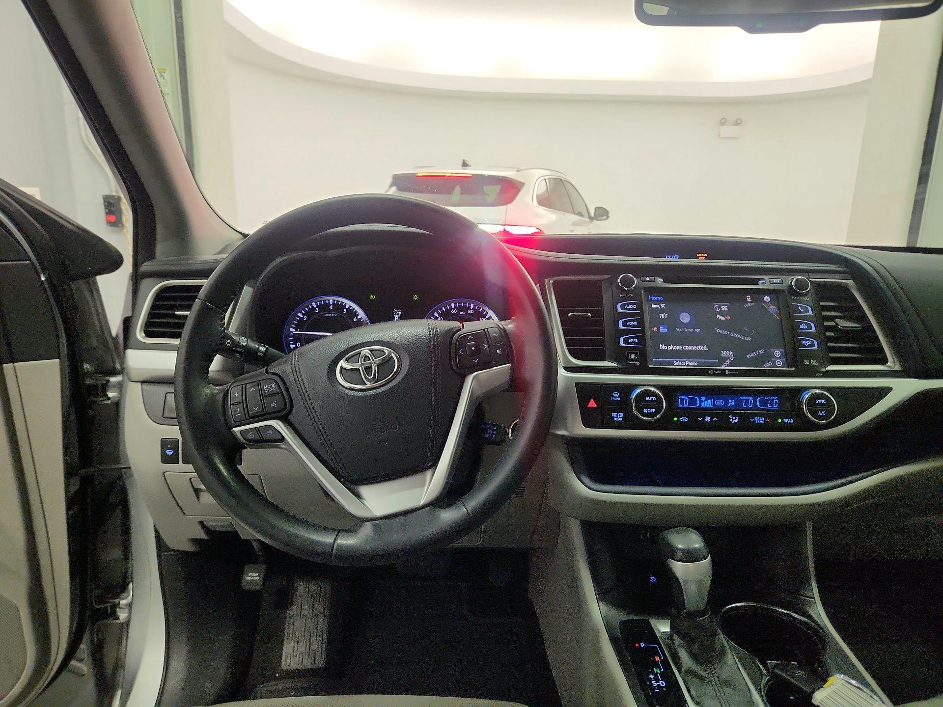 Thumbnail: 2015 Toyota Highlander - 10