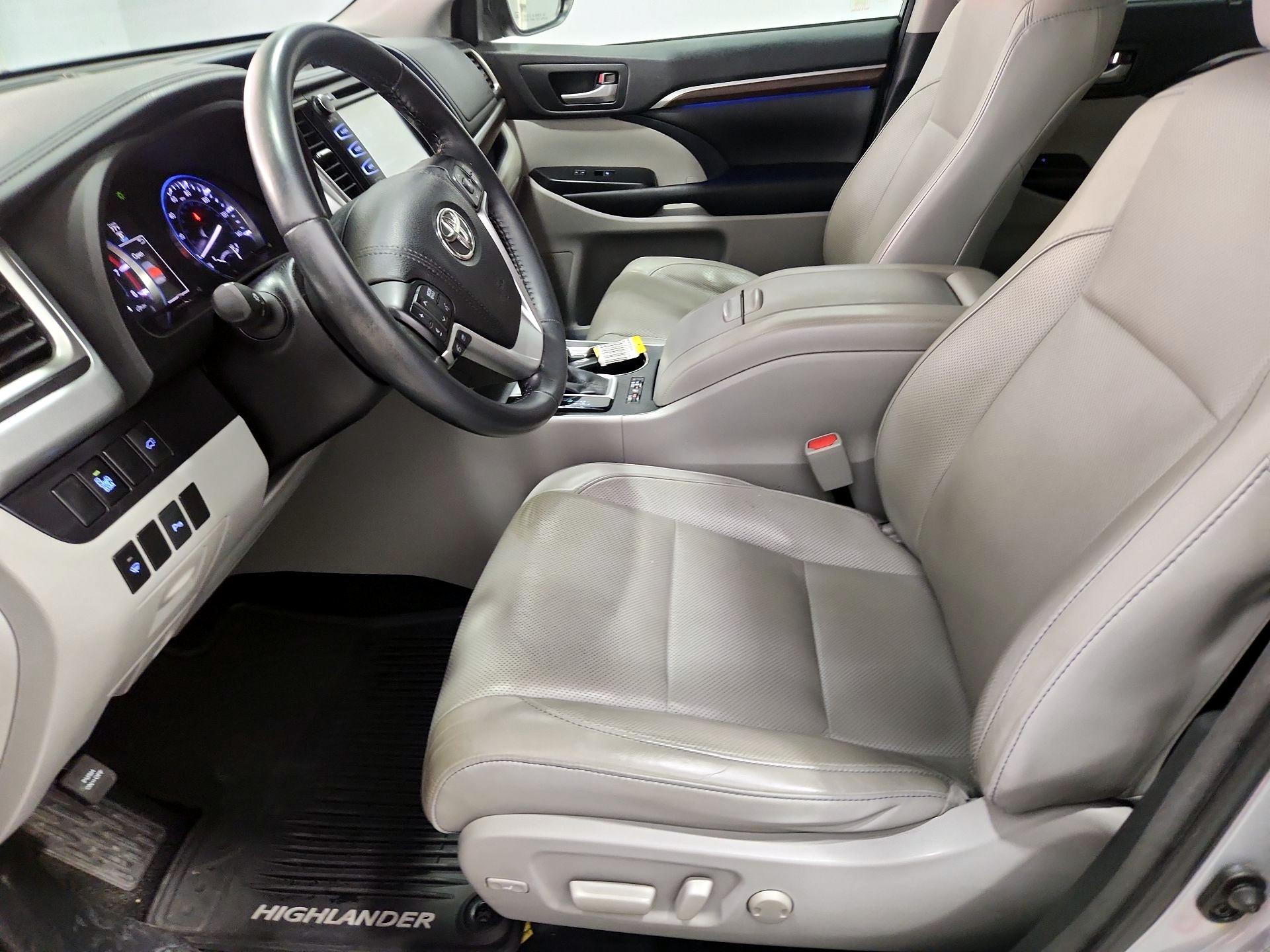 Thumbnail: 2015 Toyota Highlander - 11