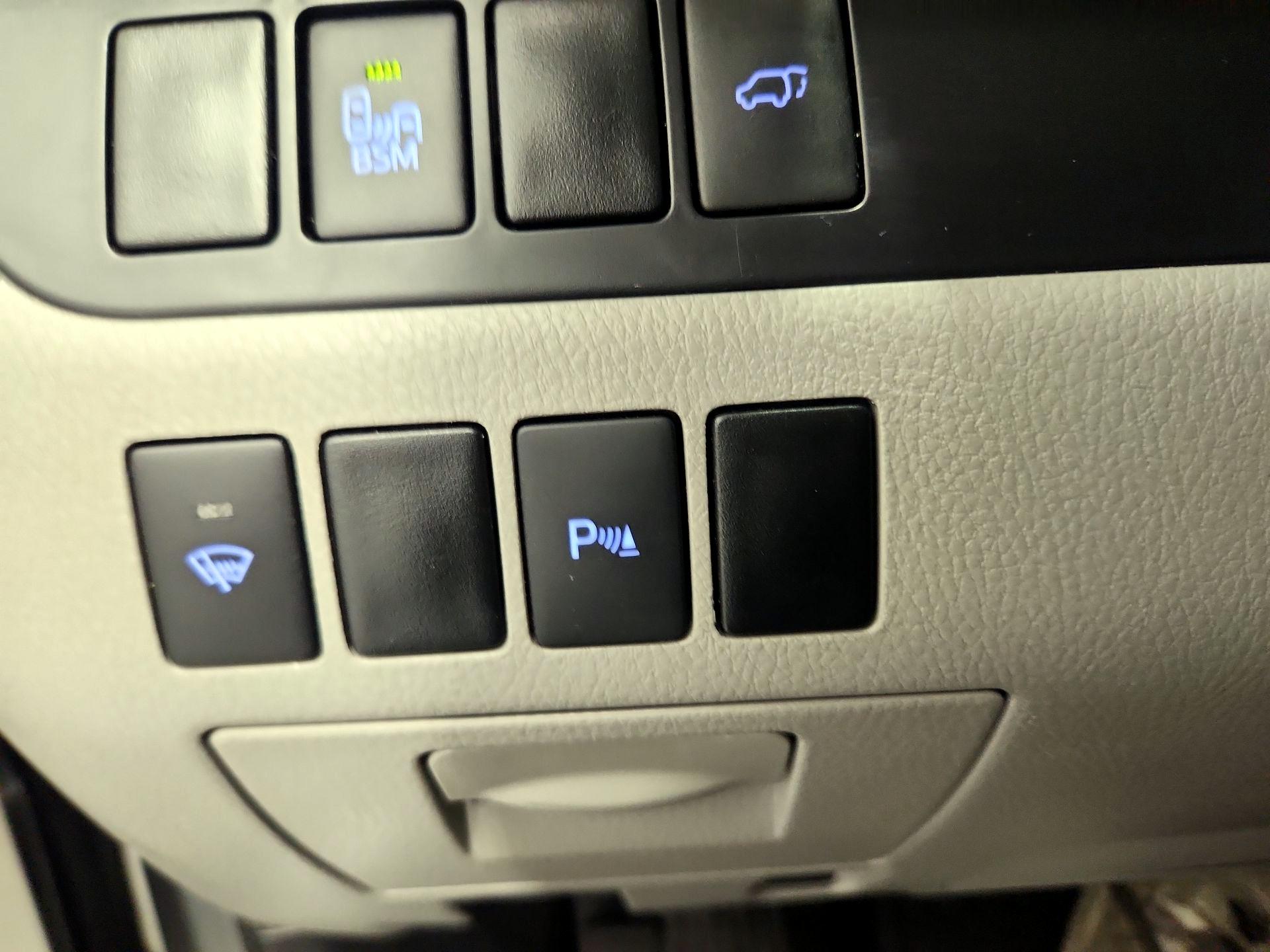 Thumbnail: 2015 Toyota Highlander - 13