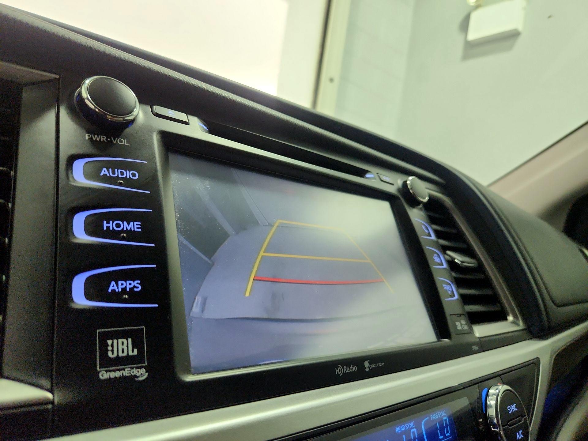 Thumbnail: 2015 Toyota Highlander - 14