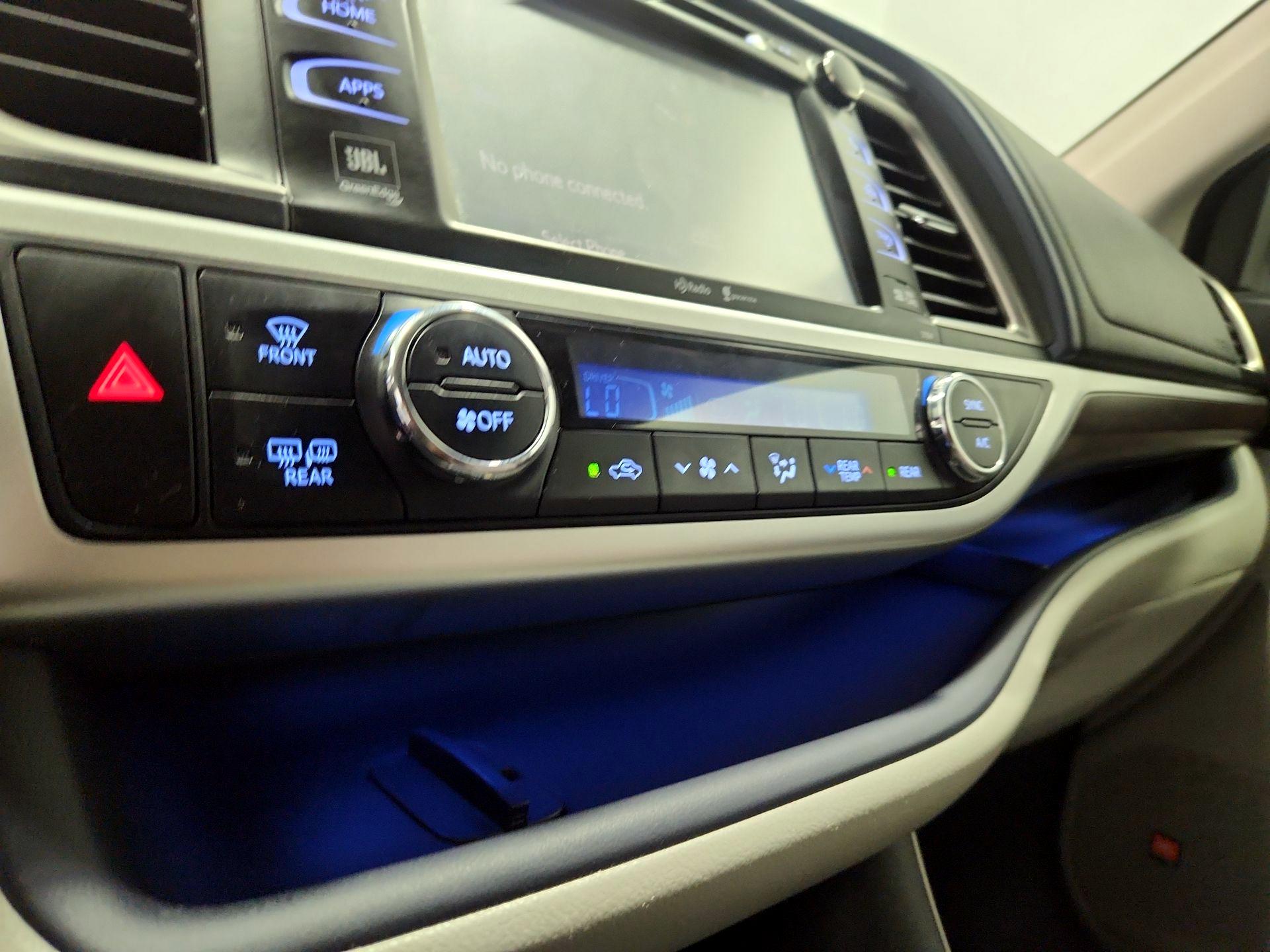 Thumbnail: 2015 Toyota Highlander - 16