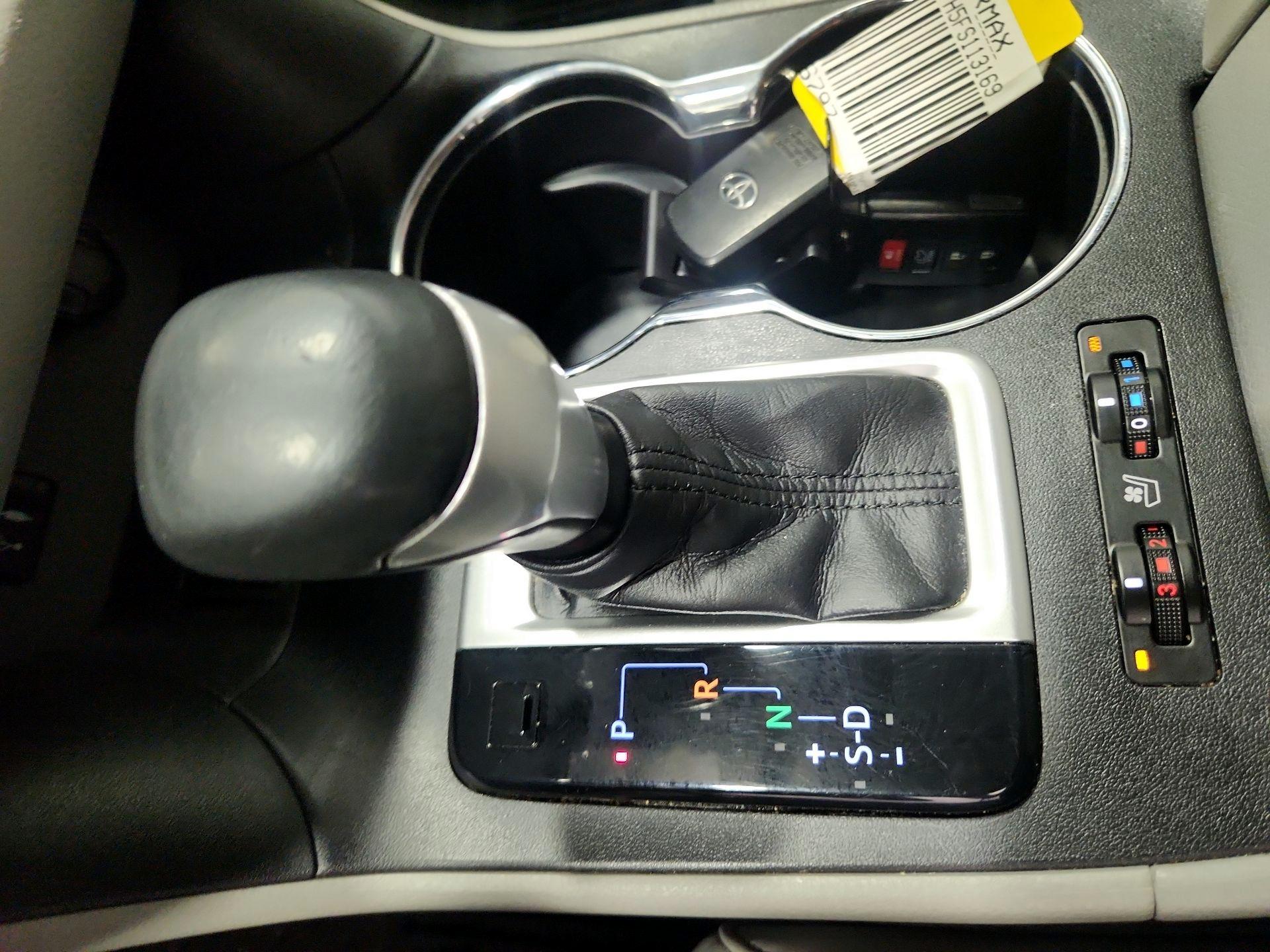 Thumbnail: 2015 Toyota Highlander - 17