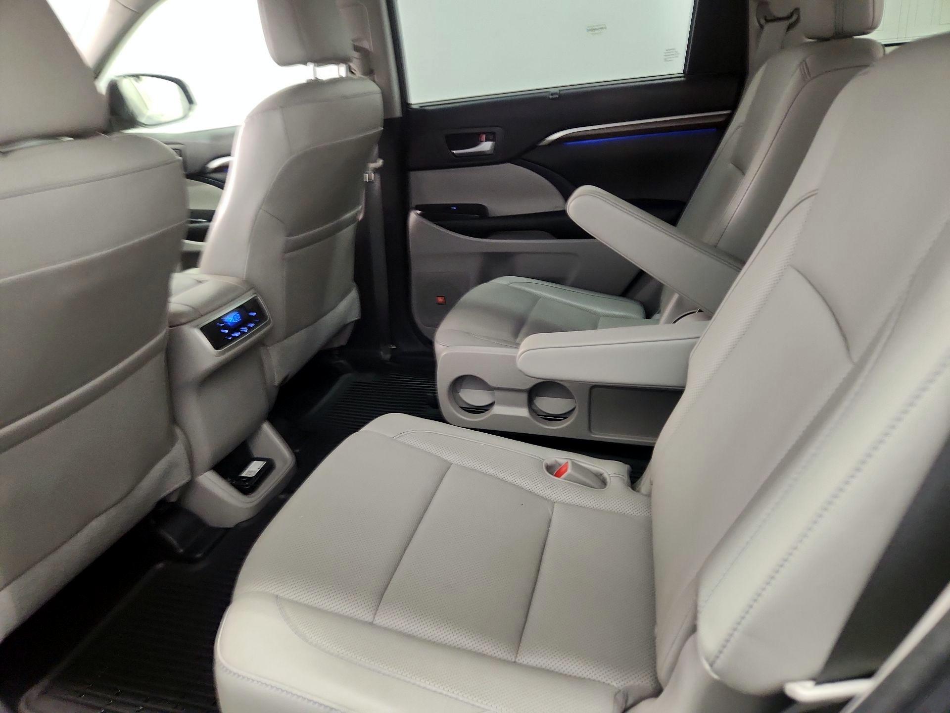 Thumbnail: 2015 Toyota Highlander - 19