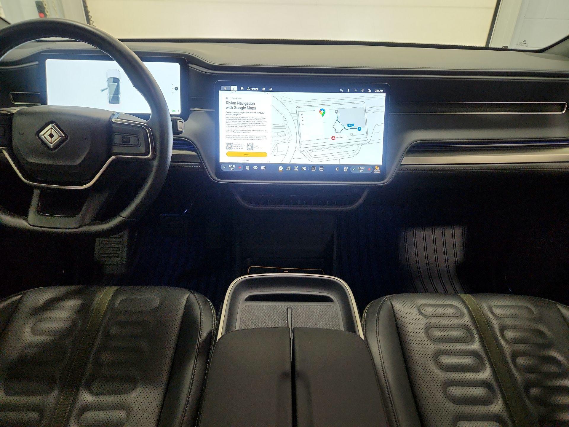Thumbnail: 2025 Rivian R1S - 9