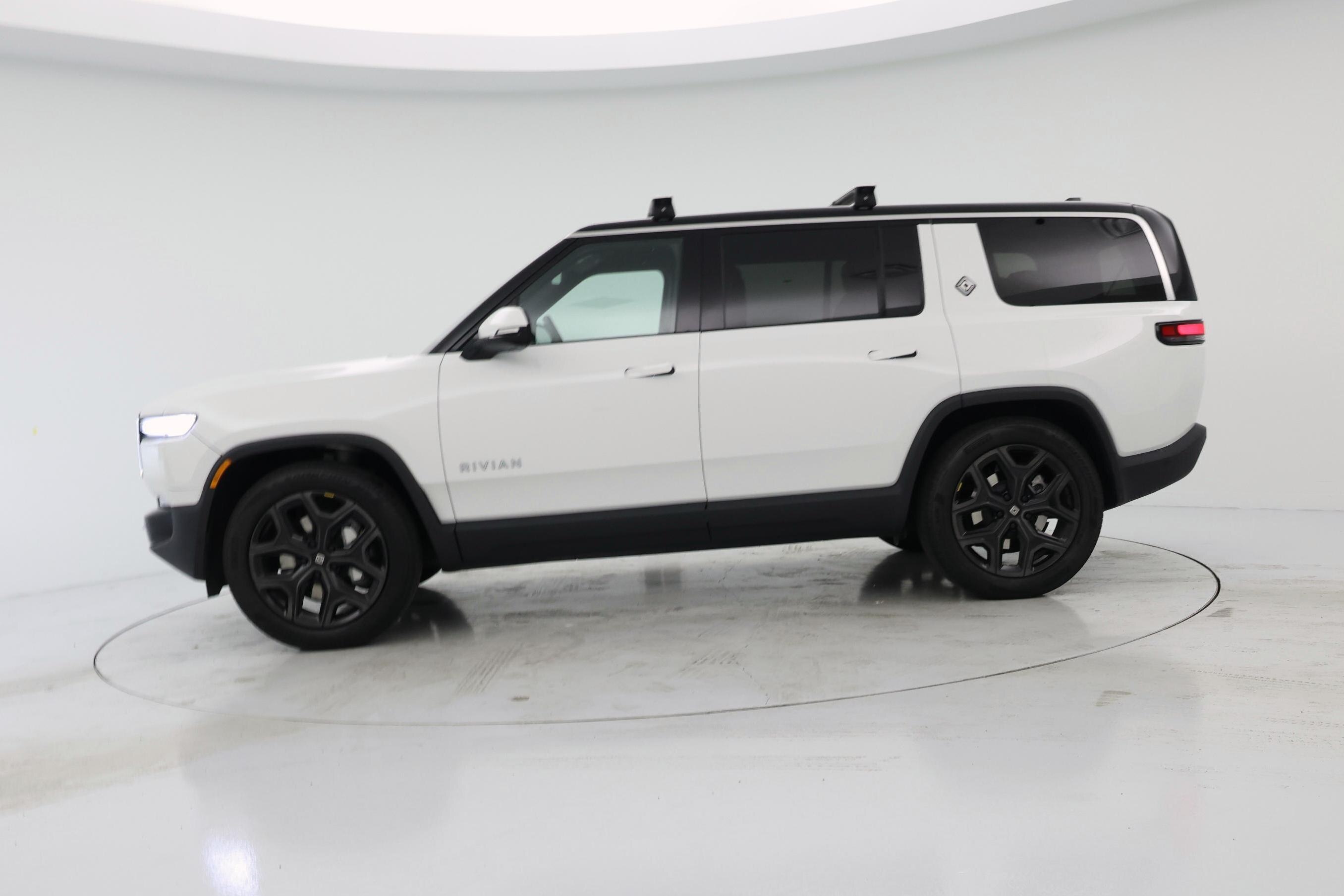 Thumbnail: 2025 Rivian R1S - 3