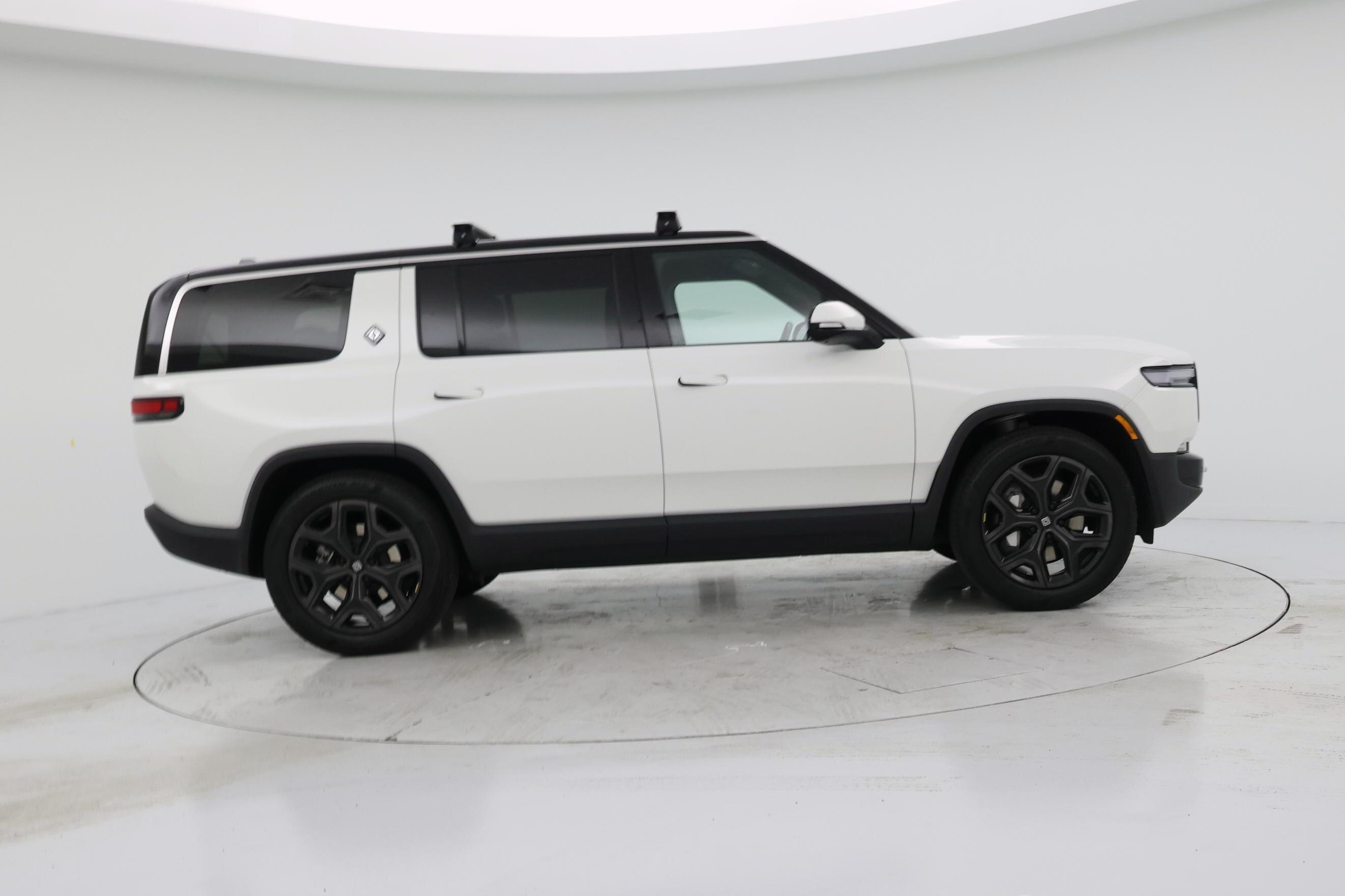 Thumbnail: 2025 Rivian R1S - 7