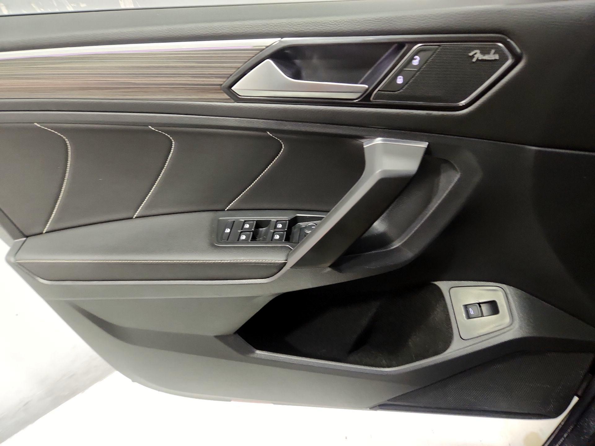 Thumbnail: 2022 Volkswagen Tiguan - 12