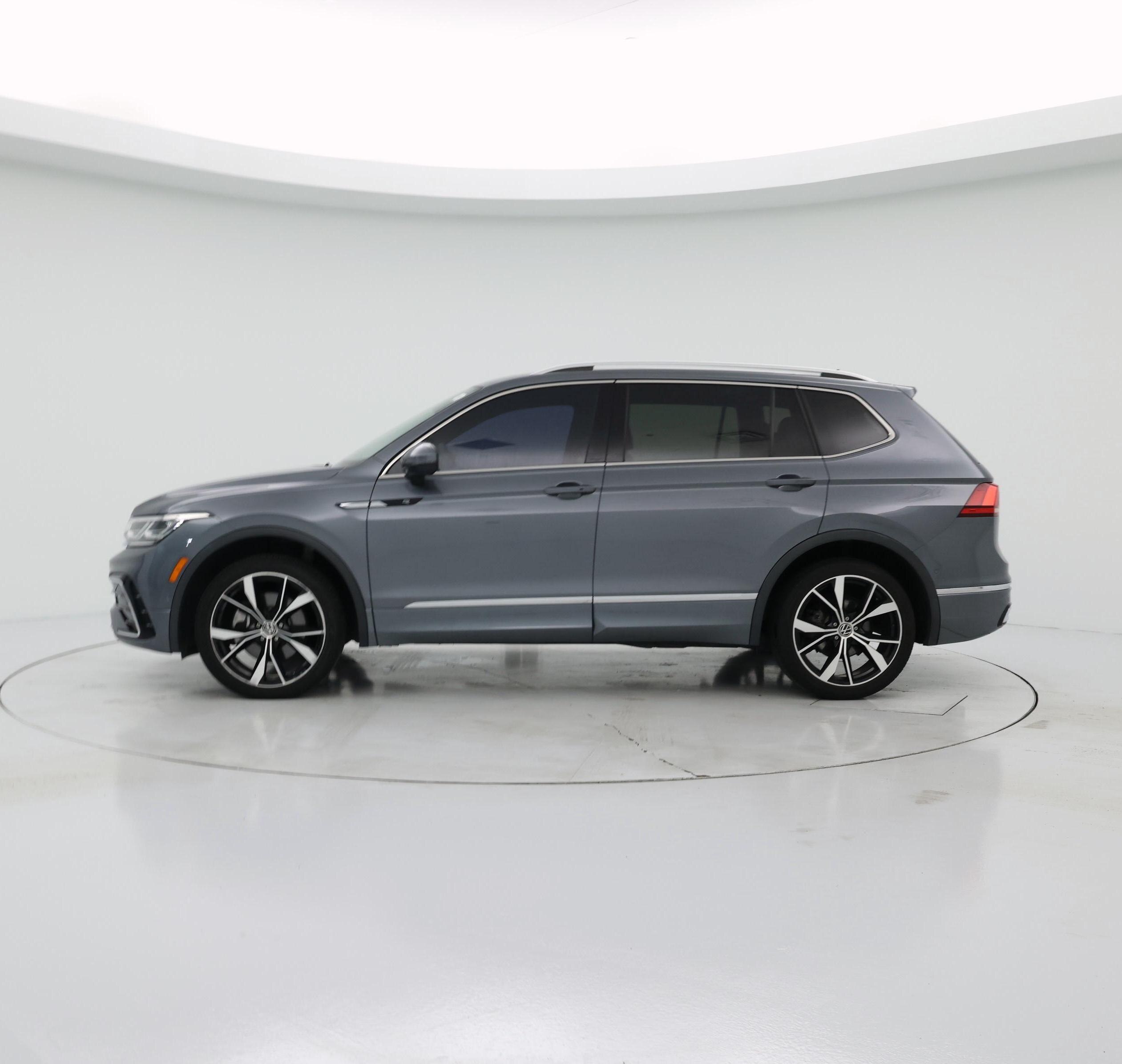 Thumbnail: 2022 Volkswagen Tiguan - 3