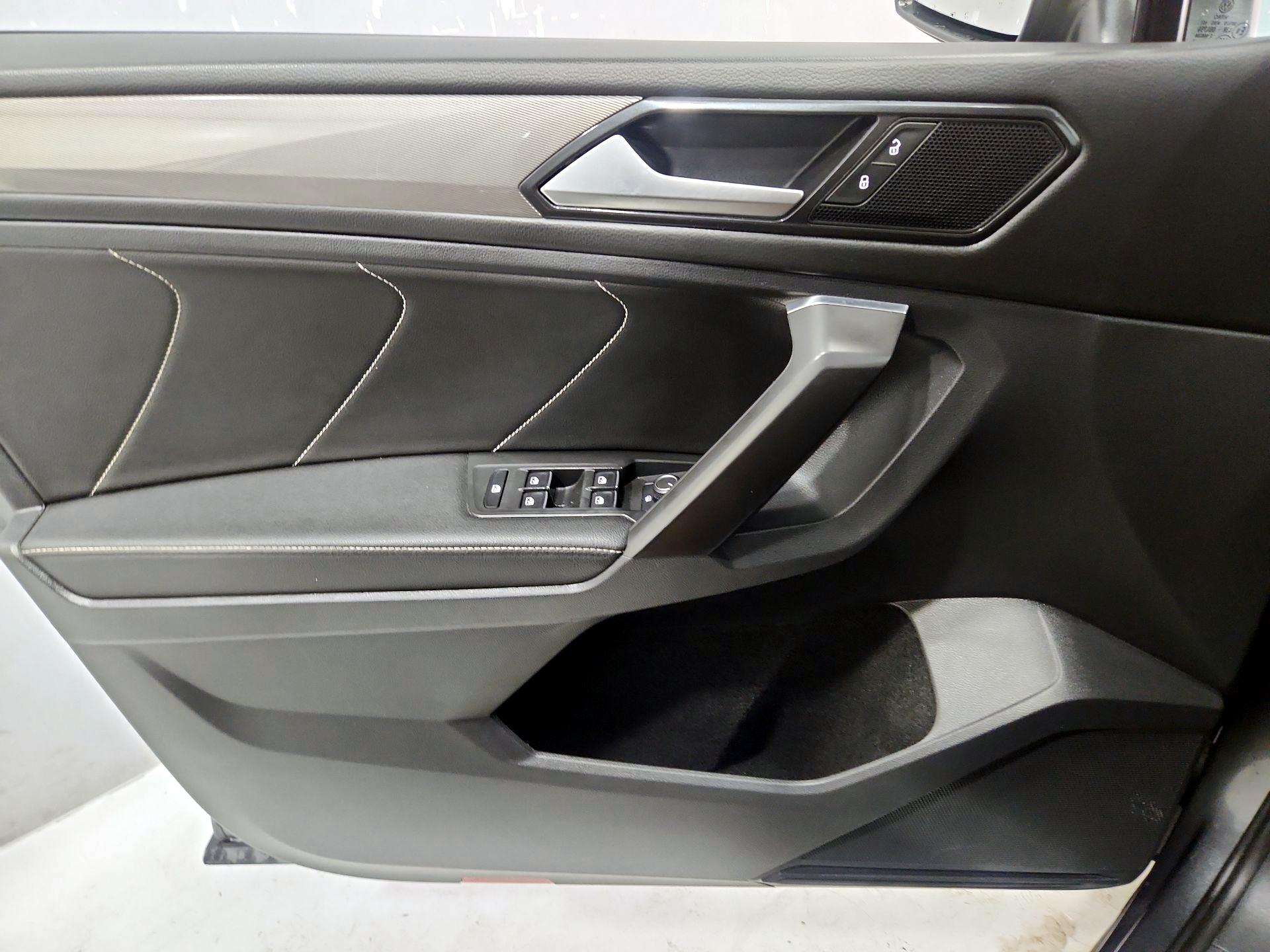 Thumbnail: 2022 Volkswagen Tiguan - 12