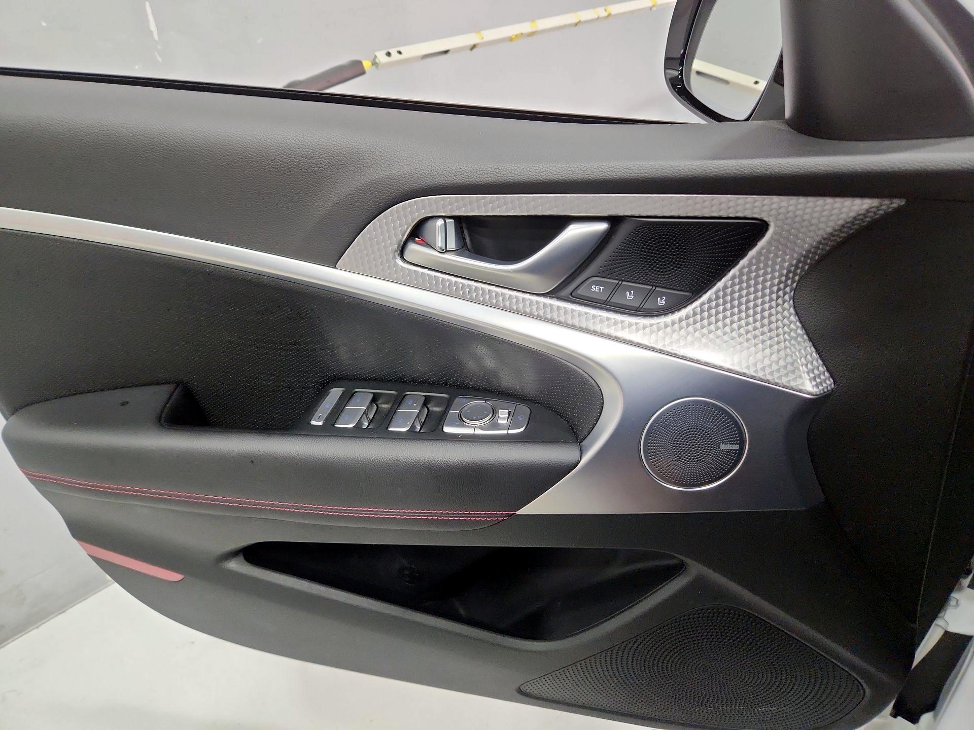 Thumbnail: 2023 Genesis G70 - 12