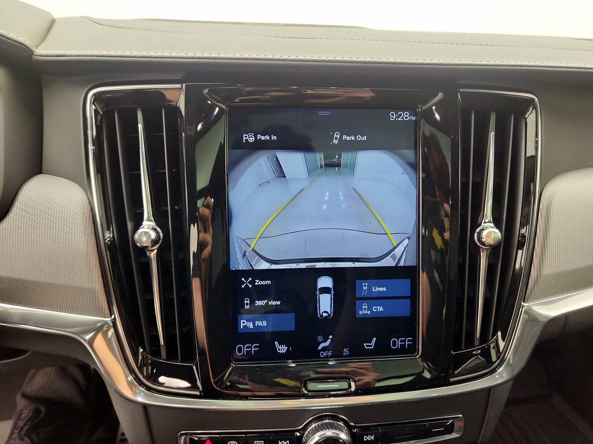 Thumbnail: 2019 Volvo V90 - 13