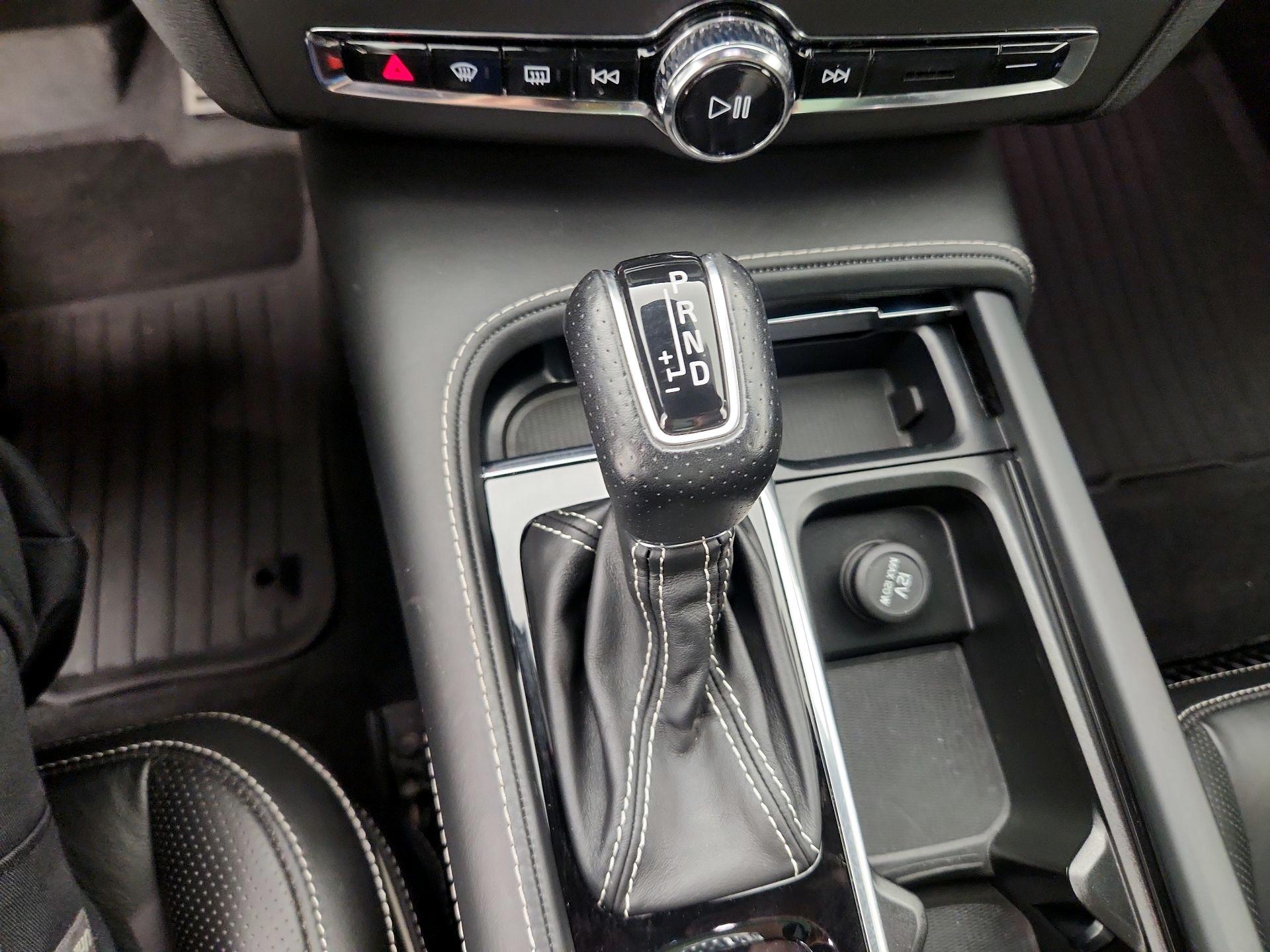 Thumbnail: 2019 Volvo V90 - 16