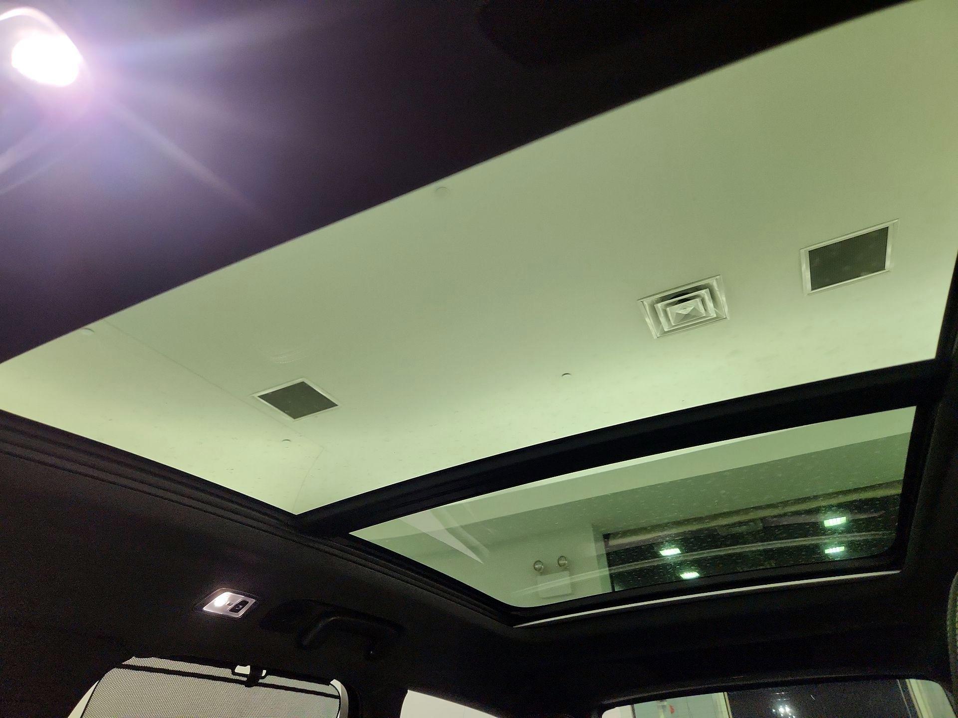 Thumbnail: 2019 Volvo V90 - 17