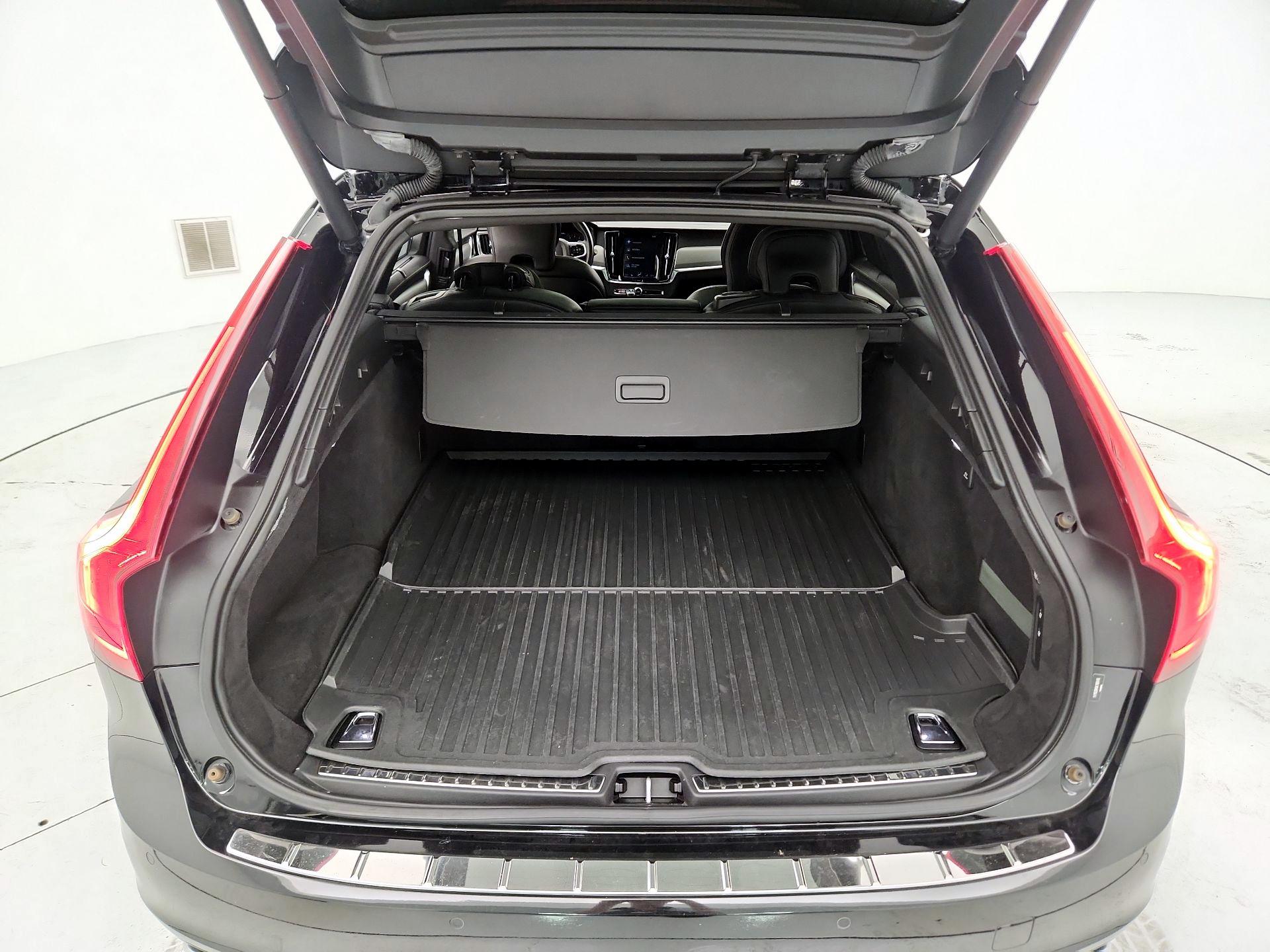 Thumbnail: 2019 Volvo V90 - 19