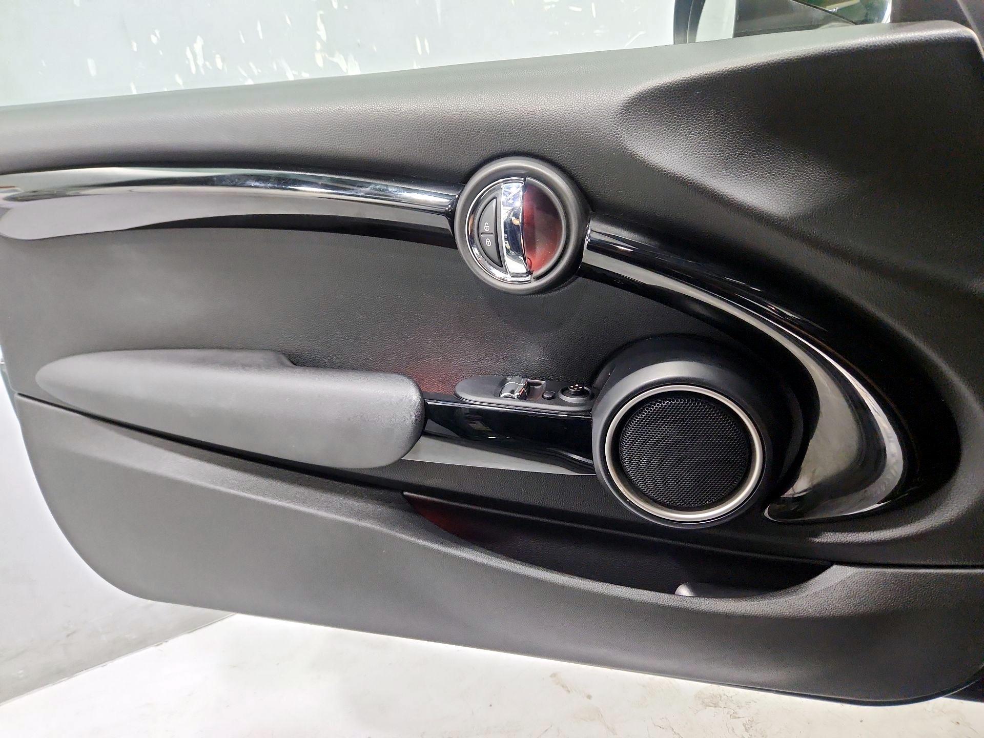 Thumbnail: 2015 MINI Cooper Hardtop - 12
