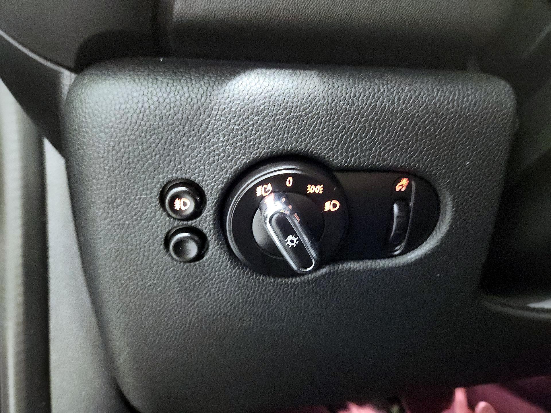 Thumbnail: 2015 MINI Cooper Hardtop - 13