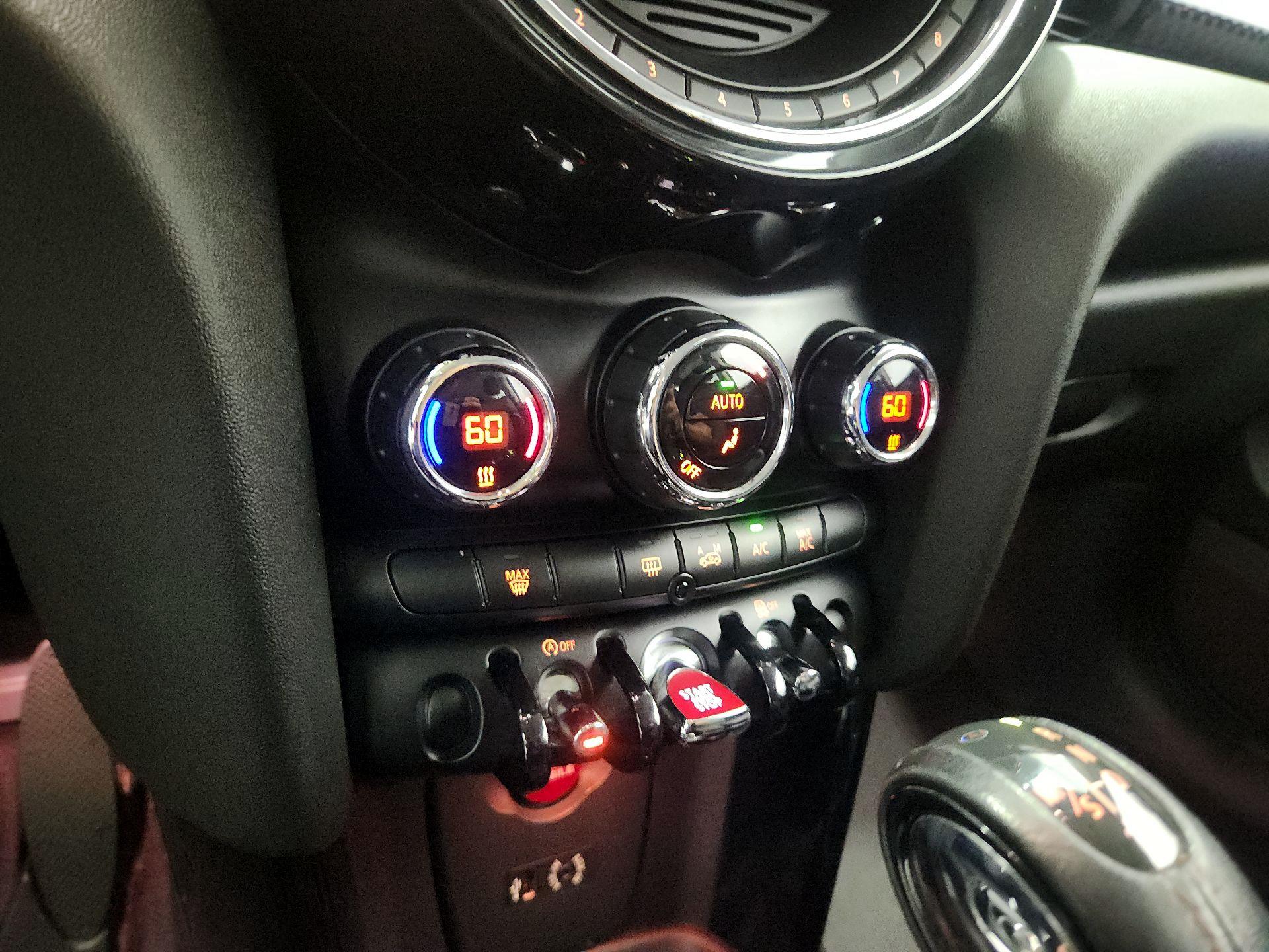 Thumbnail: 2015 MINI Cooper Hardtop - 15