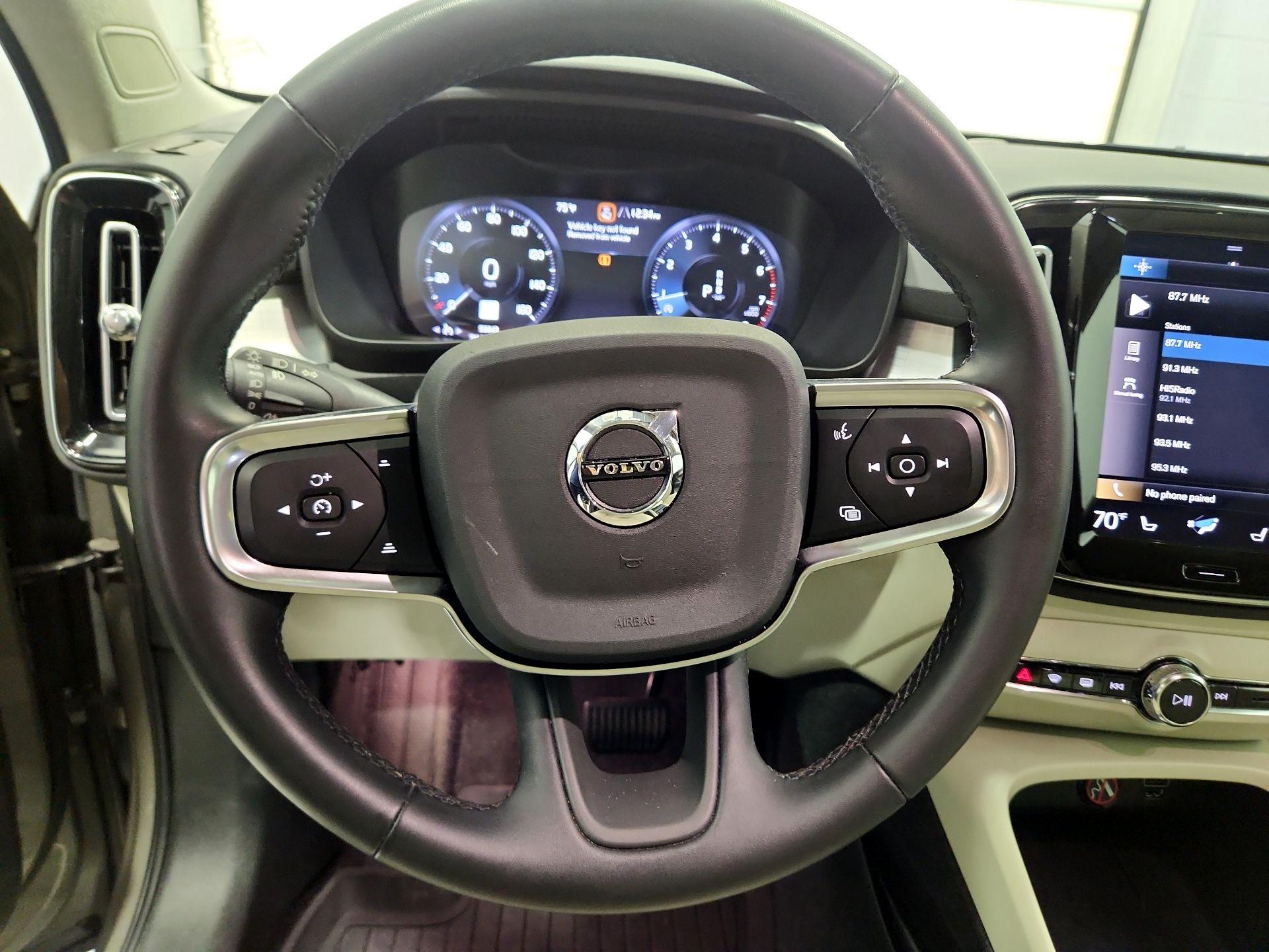 Thumbnail: 2022 Volvo XC40 - 10