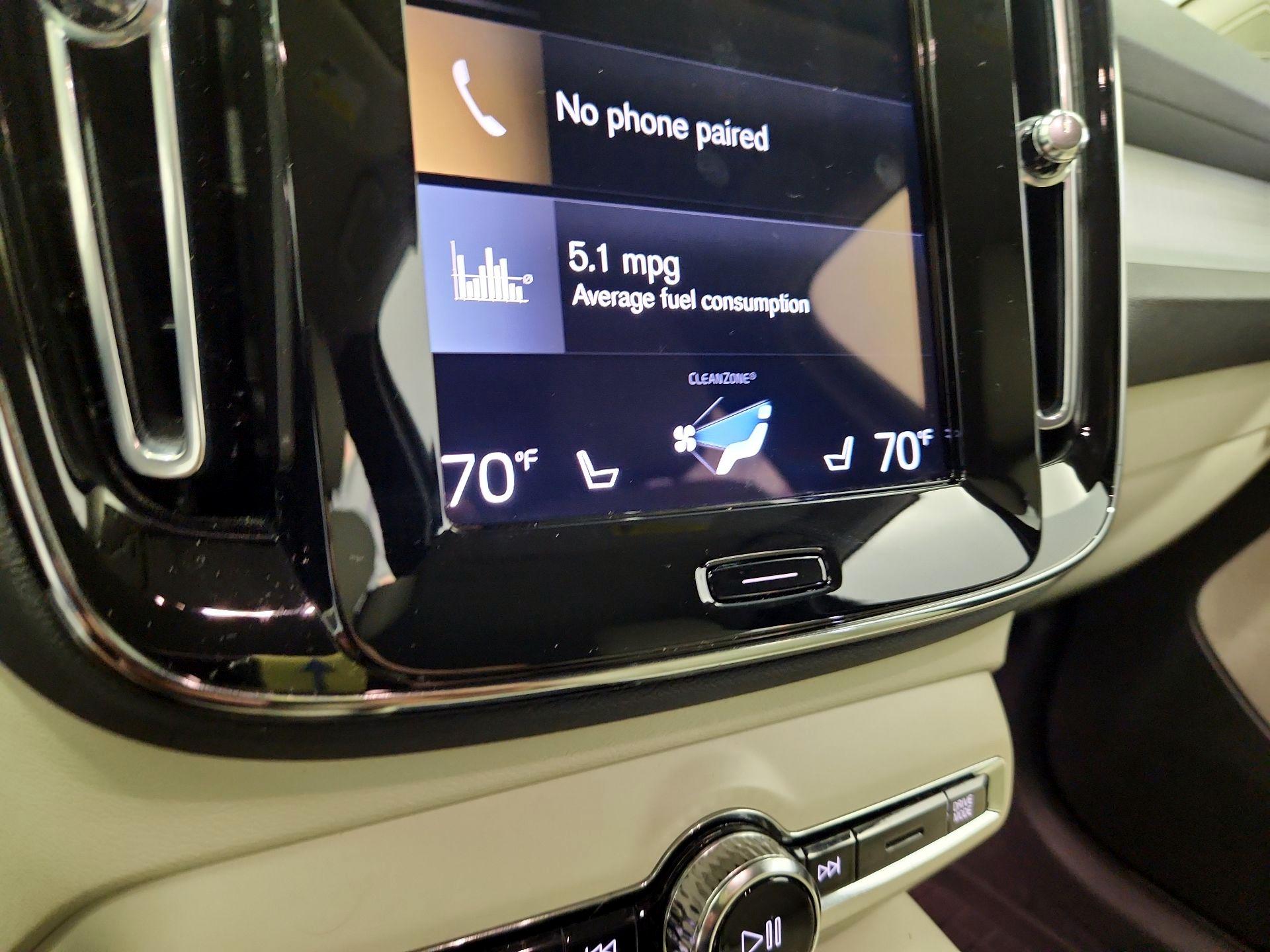 Thumbnail: 2022 Volvo XC40 - 16
