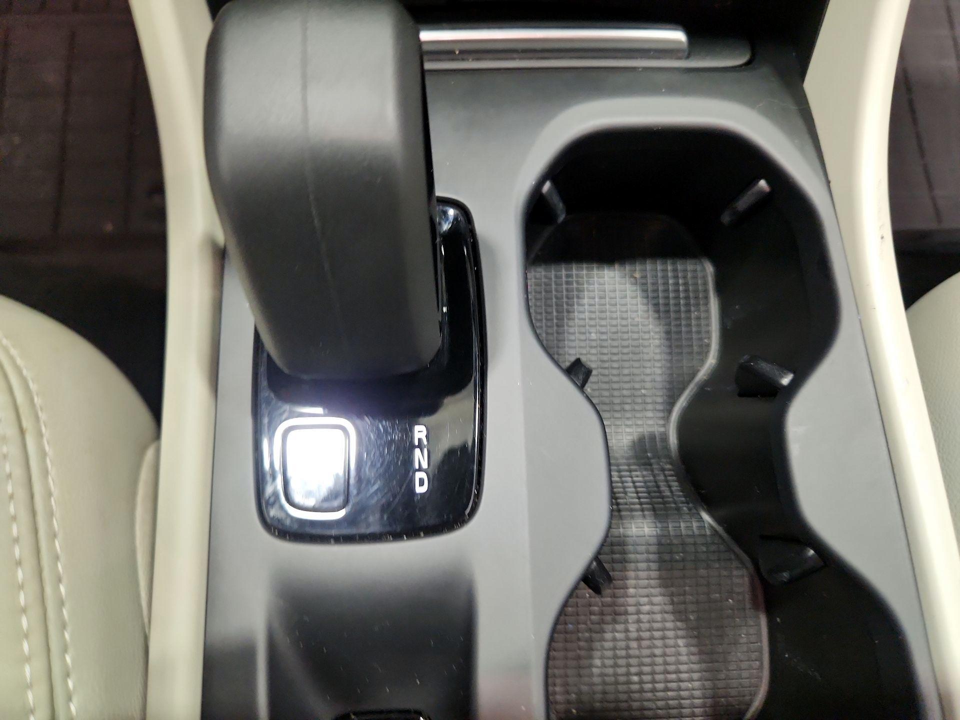 Thumbnail: 2022 Volvo XC40 - 17