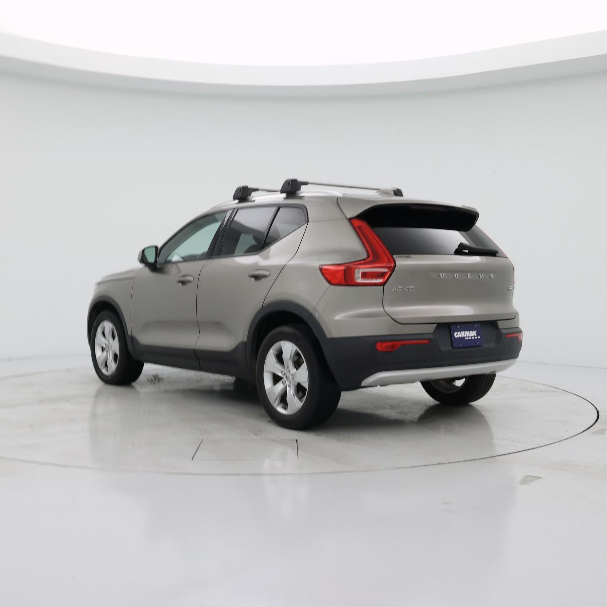 Thumbnail: 2022 Volvo XC40 - 2