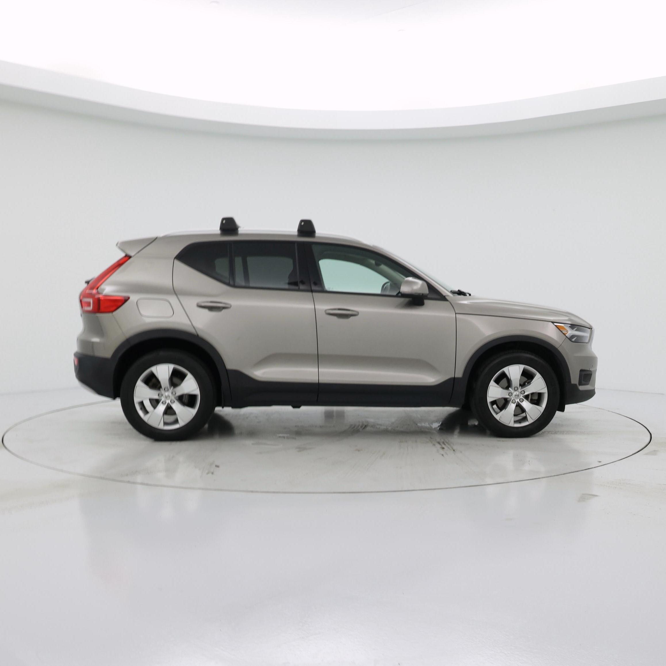 Thumbnail: 2022 Volvo XC40 - 7