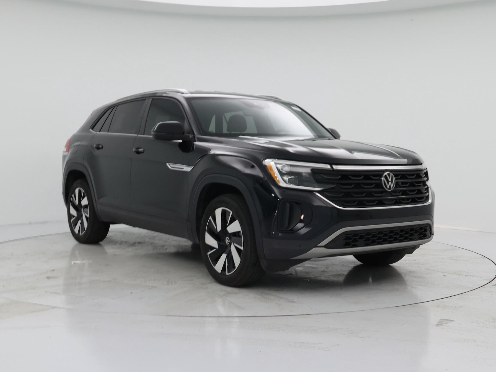 2024 Volkswagen Atlas Cross Sport SE w/Tech - Photo 2
