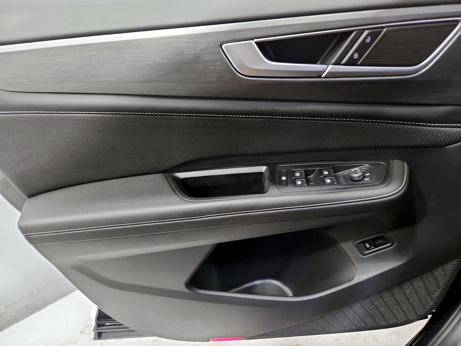 2024 Volkswagen Atlas Cross Sport SE w/Tech - Photo 13