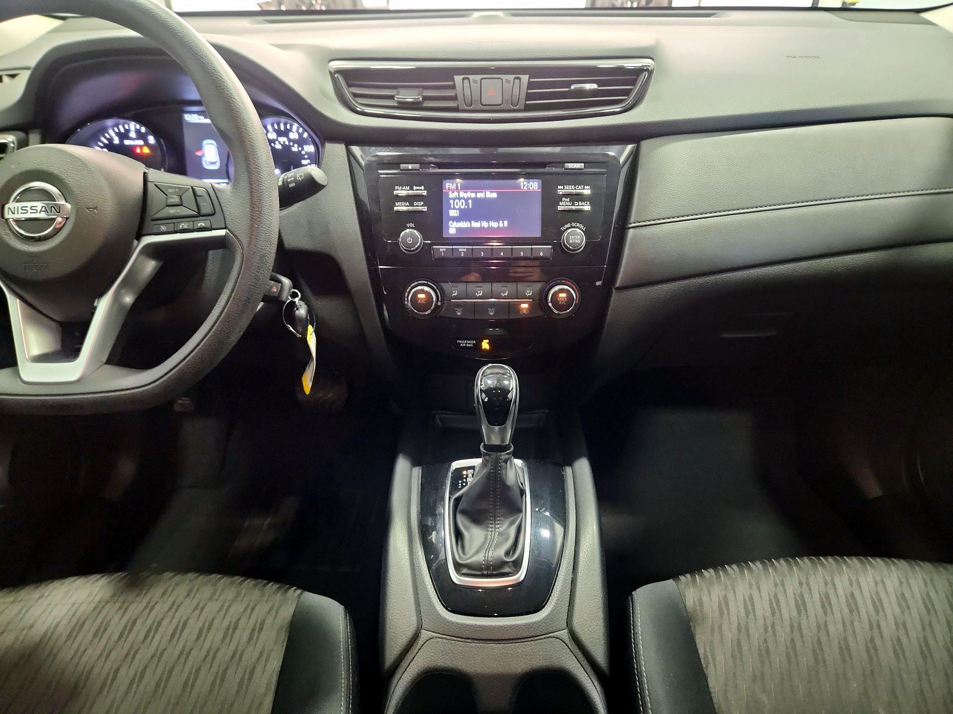 Thumbnail: 2017 Nissan Rogue - 9