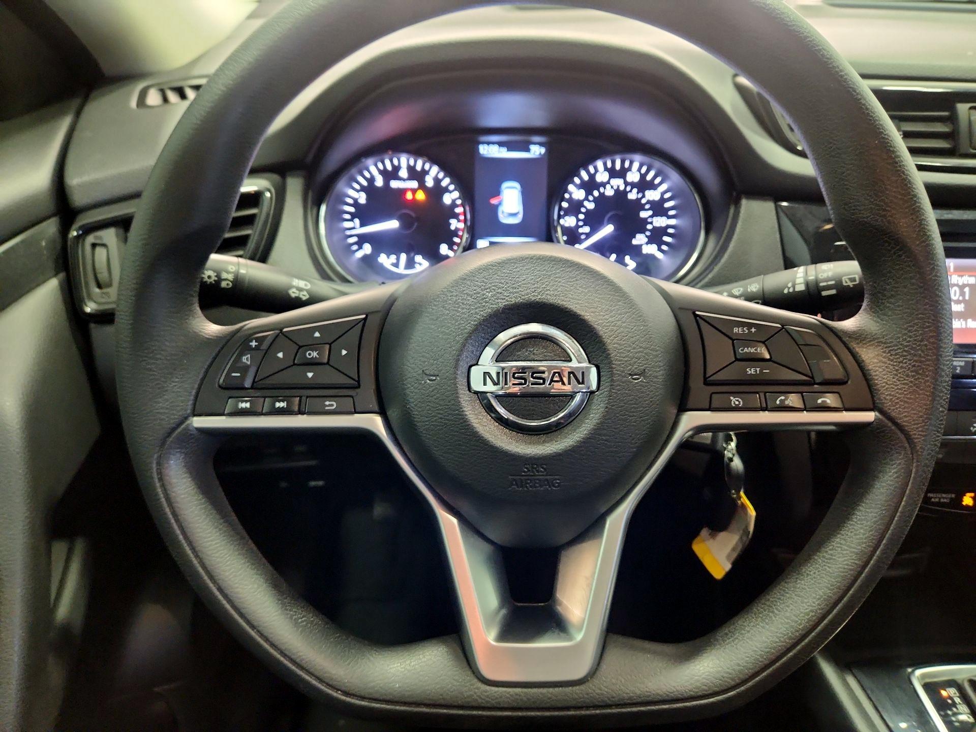 Thumbnail: 2017 Nissan Rogue - 10