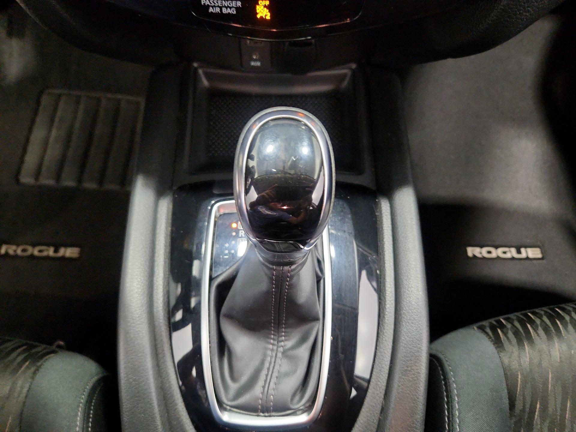 Thumbnail: 2017 Nissan Rogue - 17
