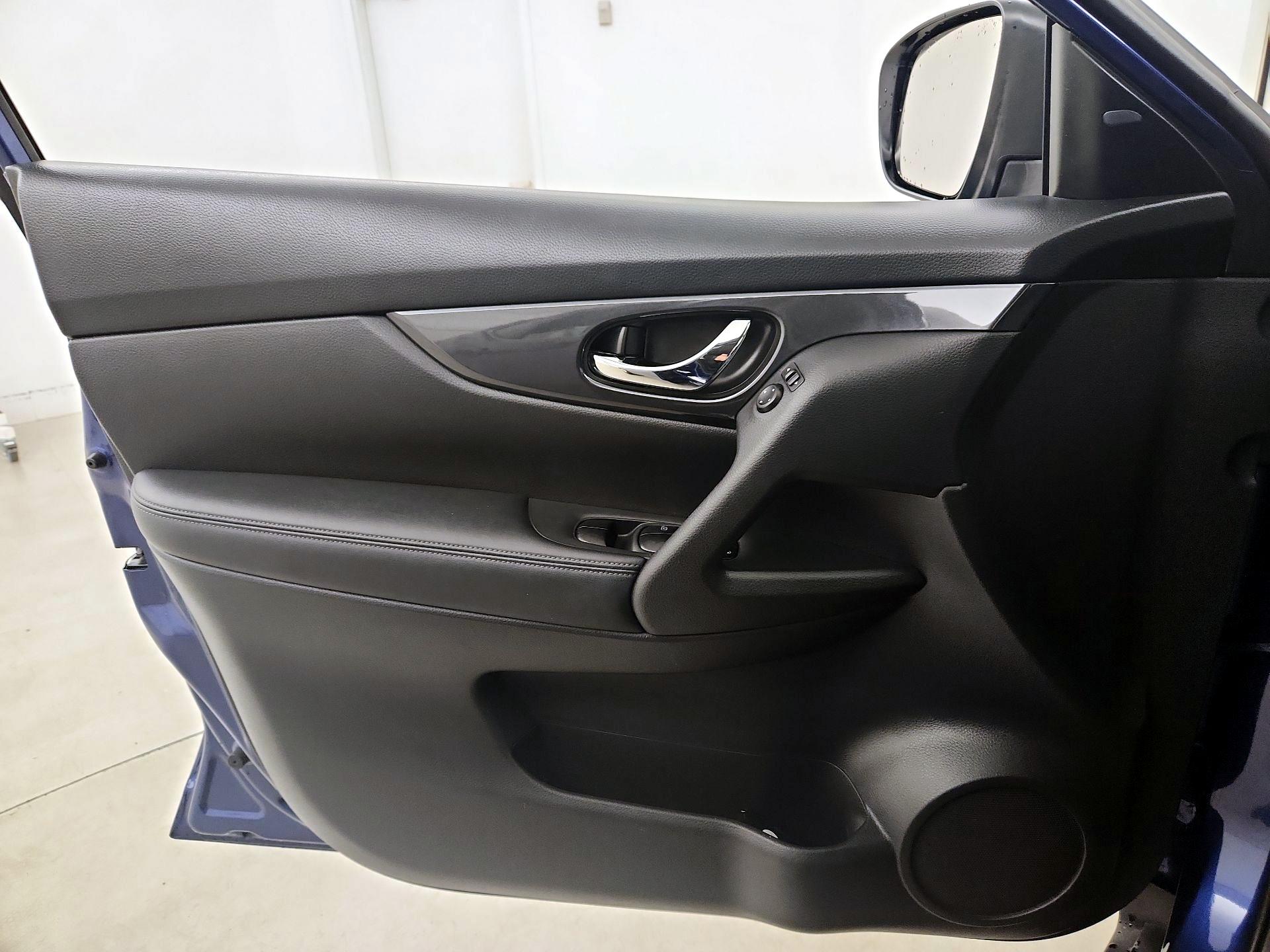 Thumbnail: 2018 Nissan Rogue - 12