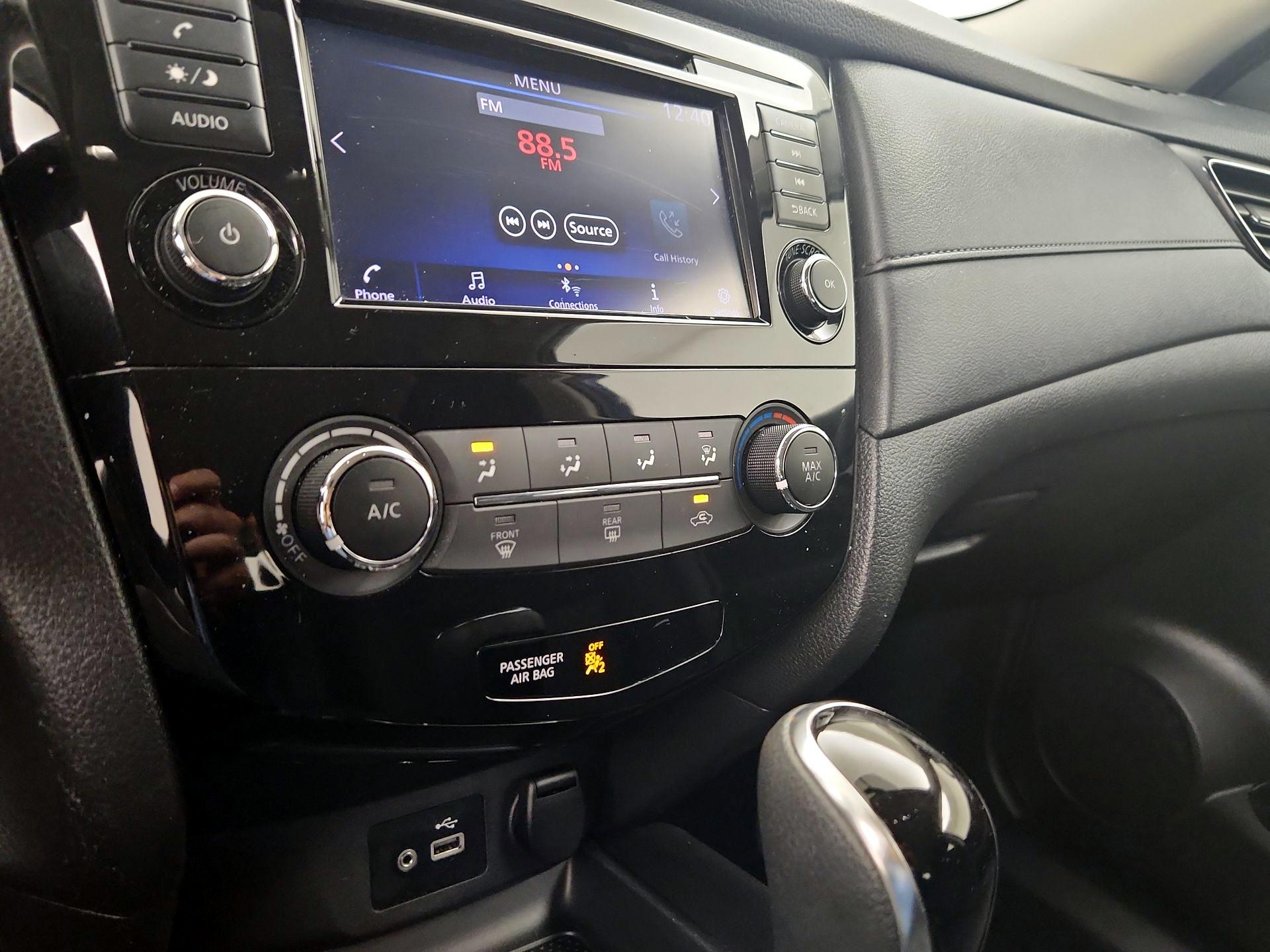 Thumbnail: 2018 Nissan Rogue - 16