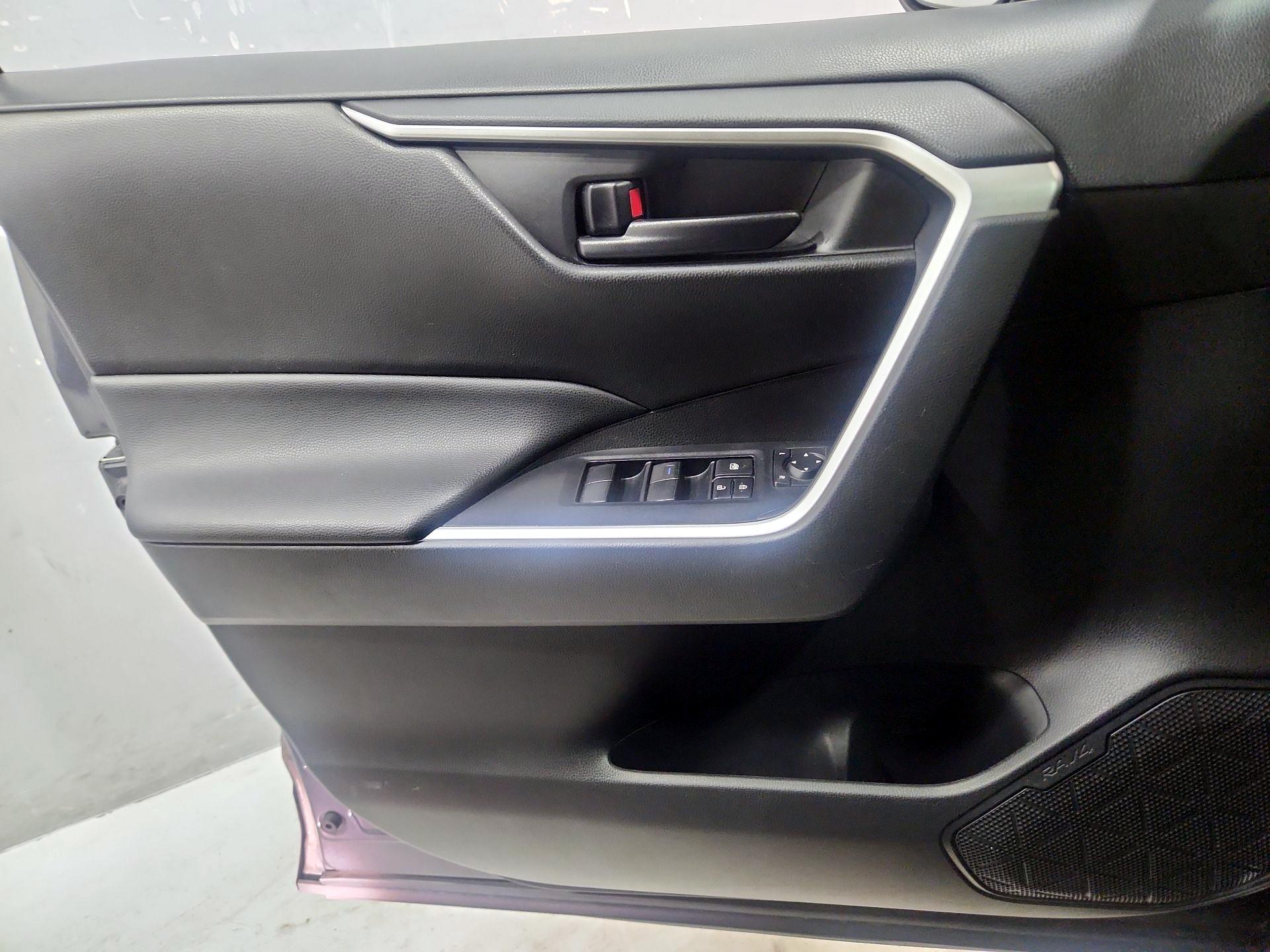 Thumbnail: 2021 Toyota RAV4 - 12