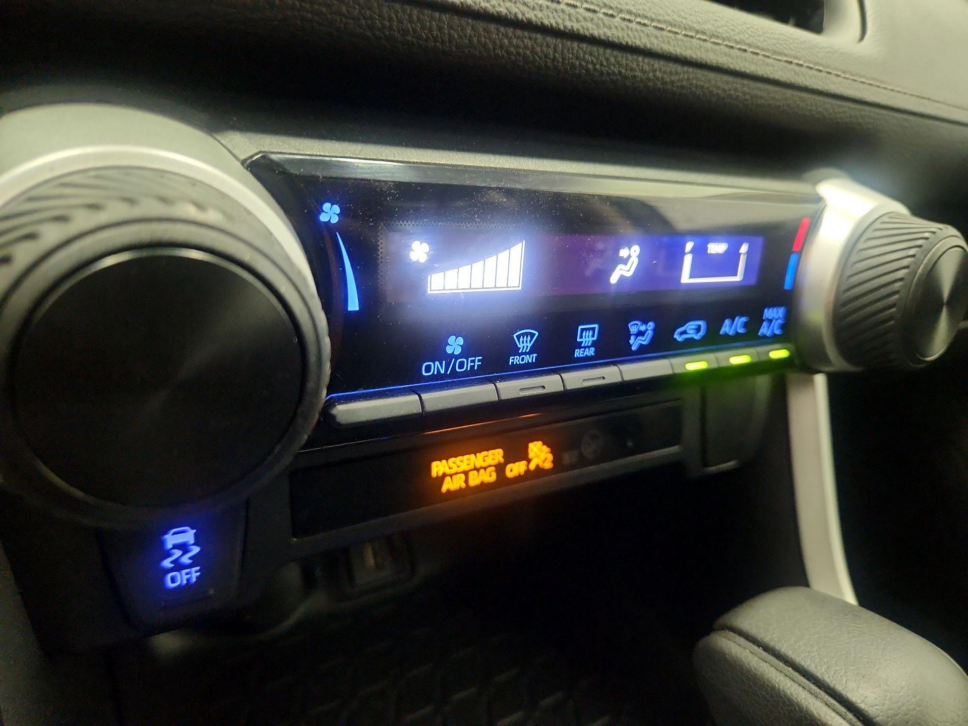 Thumbnail: 2021 Toyota RAV4 - 16