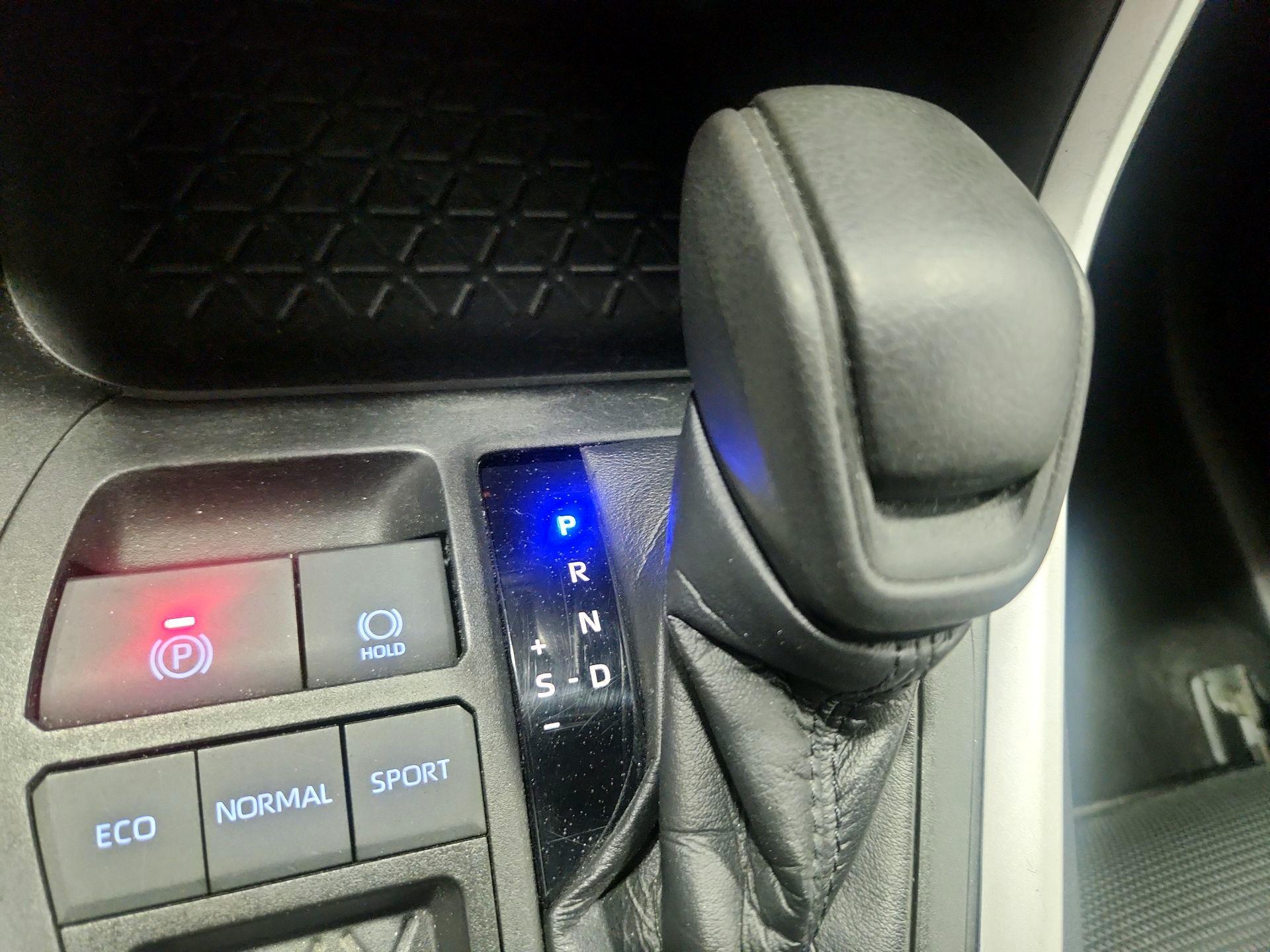 Thumbnail: 2021 Toyota RAV4 - 17