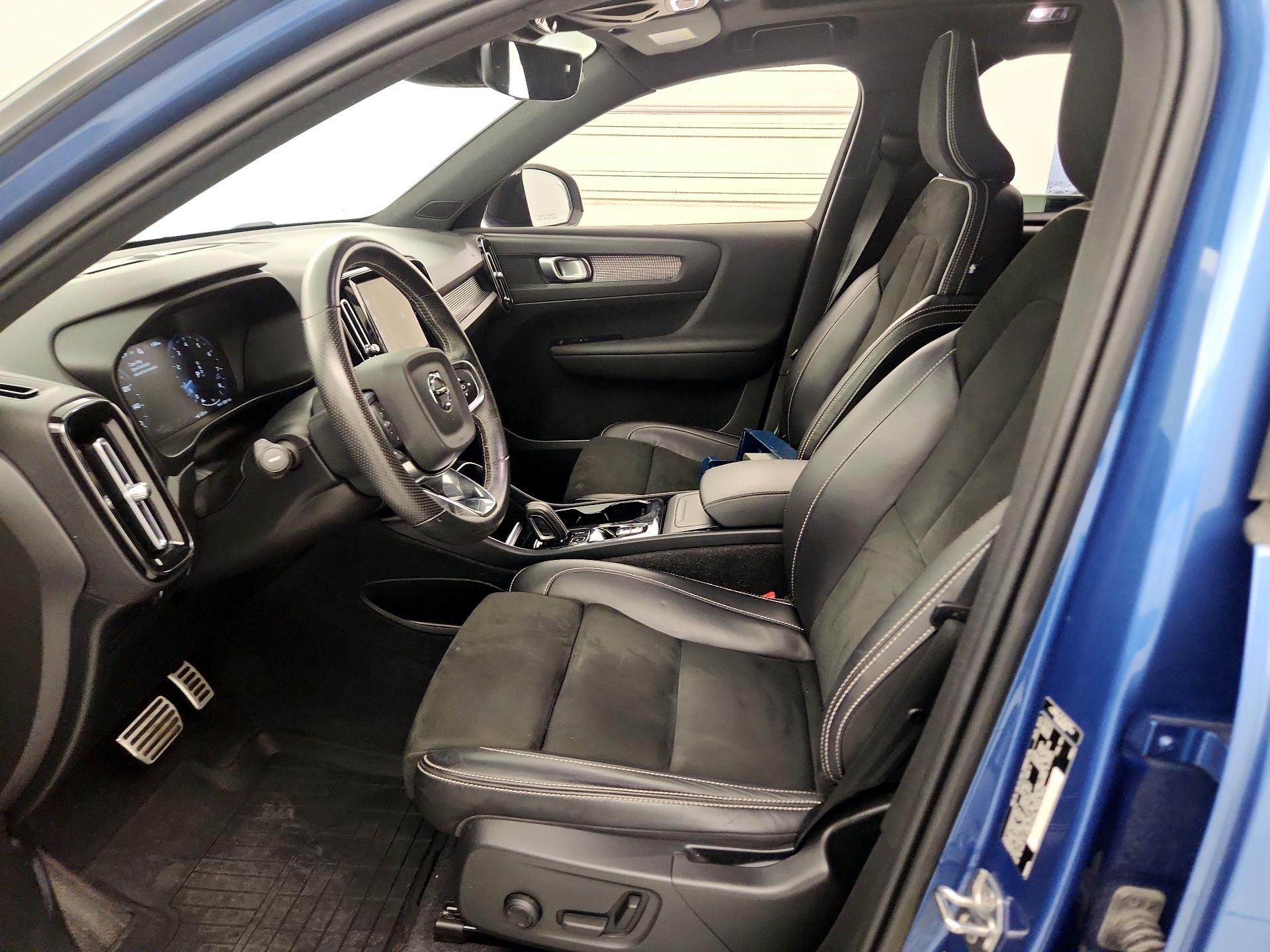 Thumbnail: 2021 Volvo XC40 - 11