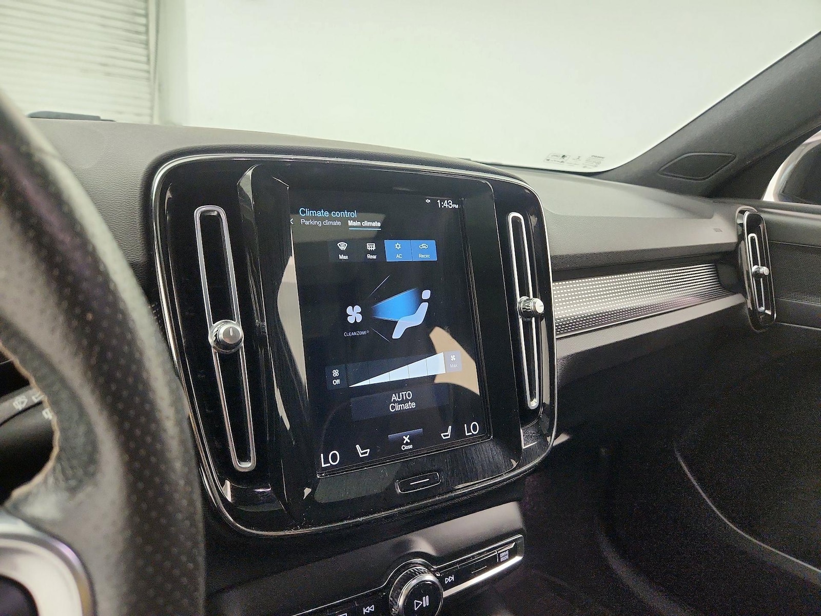 2021 Volvo XC40 R-Design - Photo 18